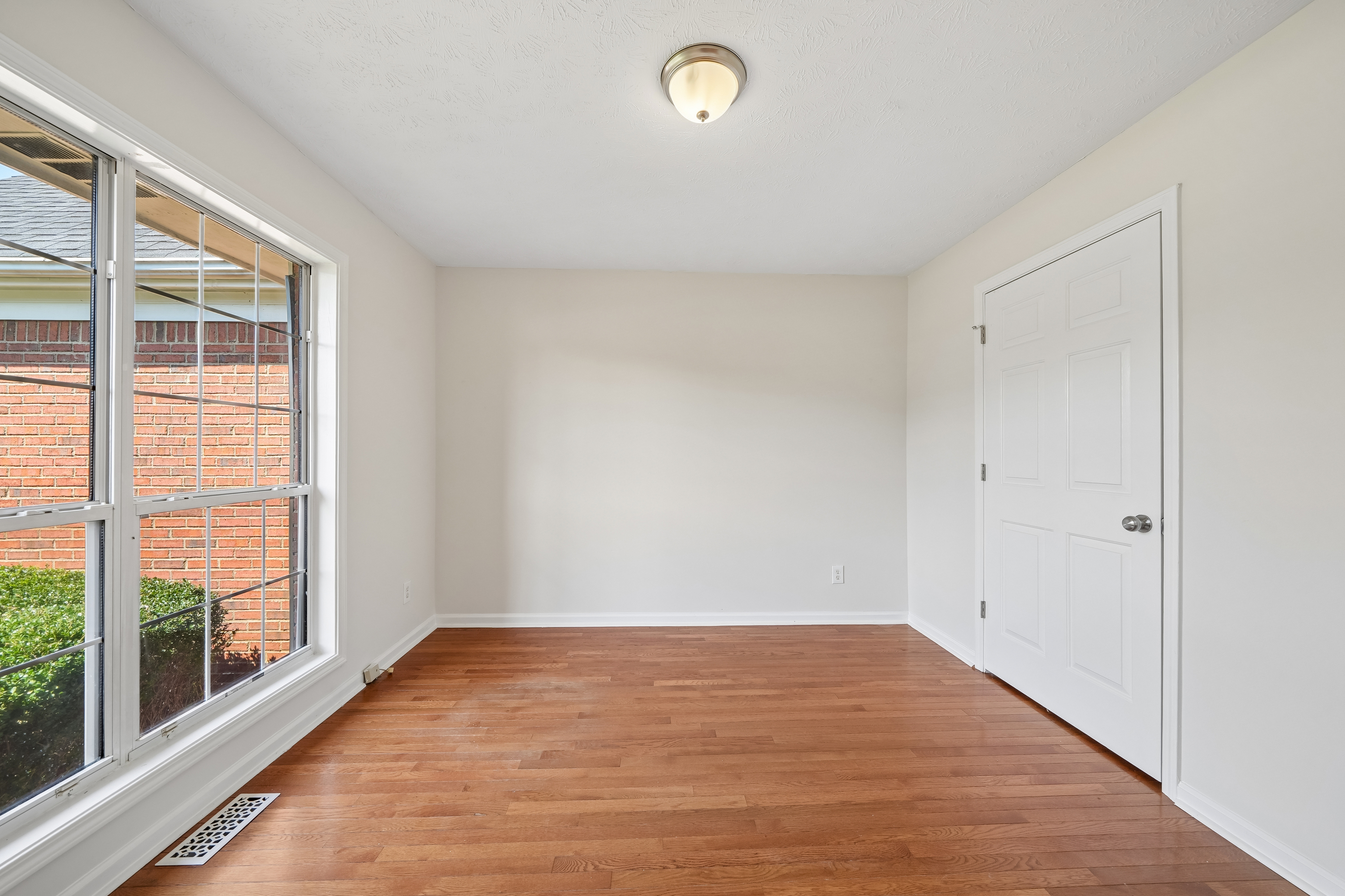 Photo 11 of 37 of 3493 Dunbar Ln, Suwanee, GA
