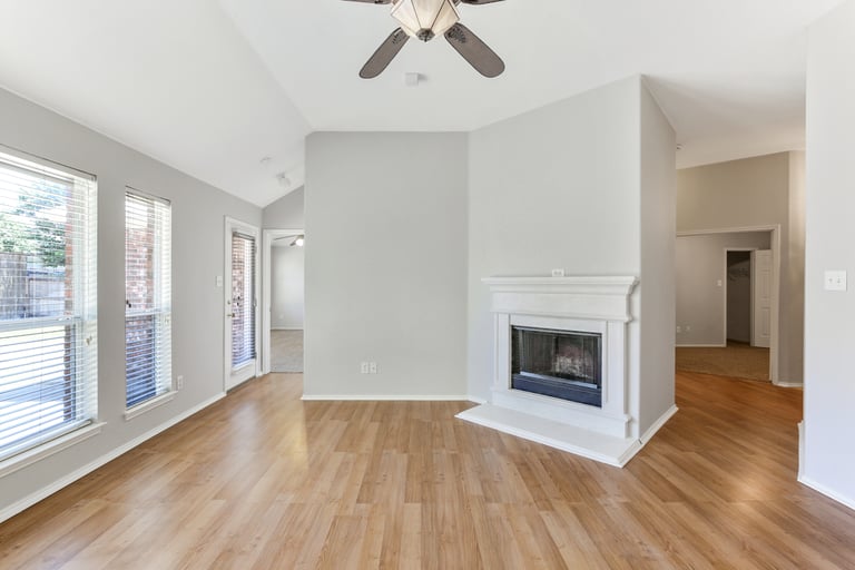 Photo 1 of 25 - 305 Millford Rd, Roanoke, TX 76262