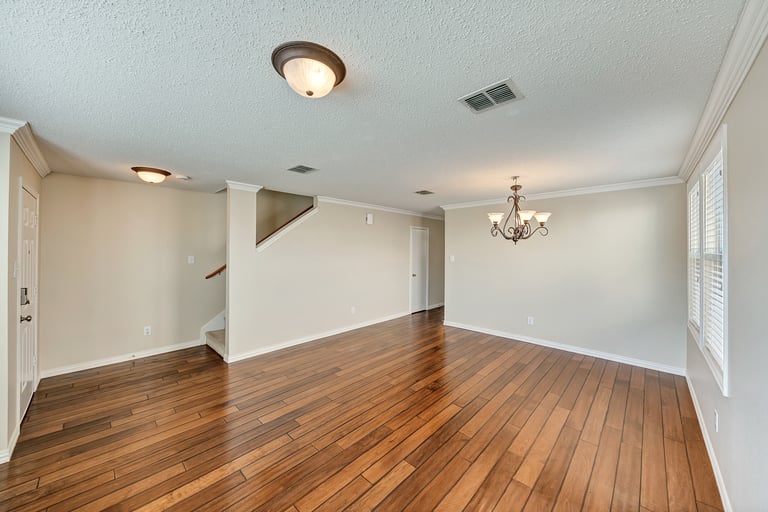 Photo 16 of 33 - 2056 Crosbyton Ln, Grand Prairie, TX 75052