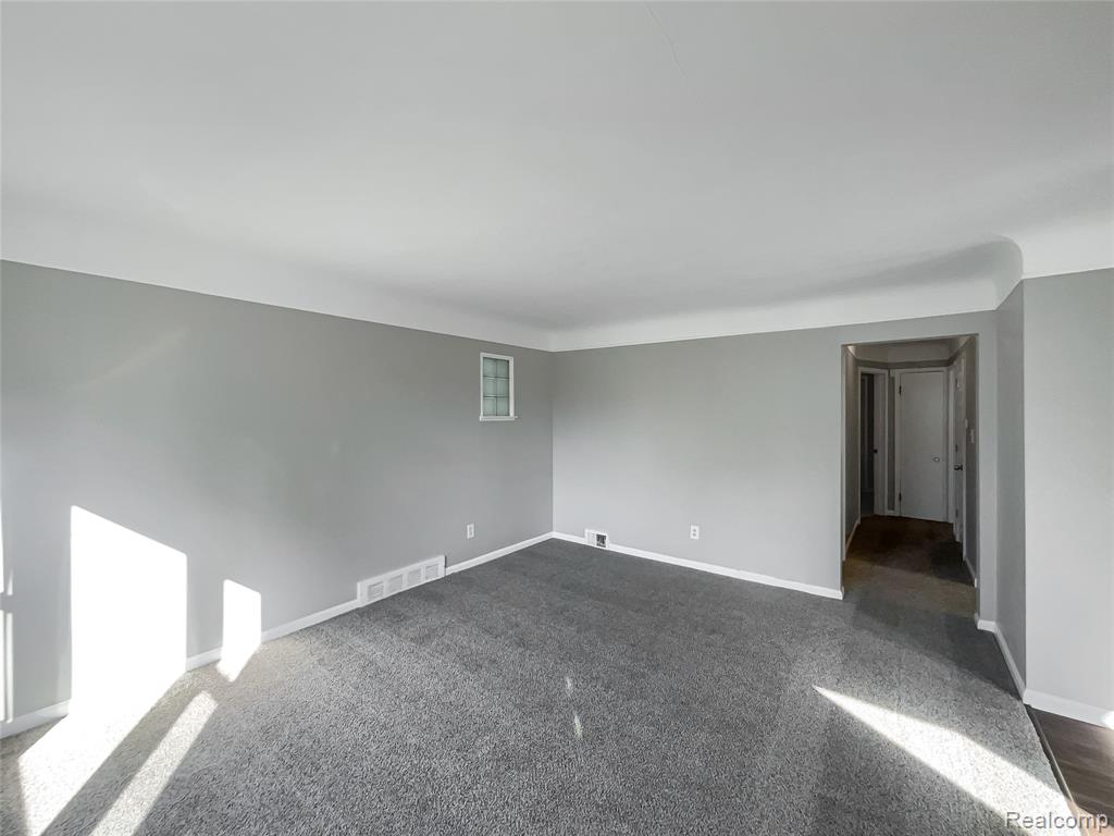 Photo 11 of 24 of 18067 Rosetta Ave, Eastpointe, MI