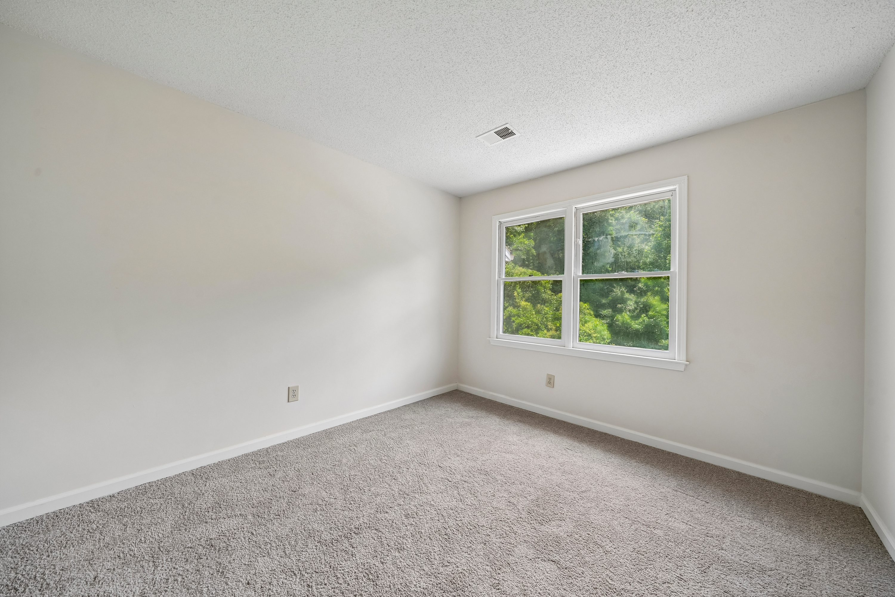 Photo 11 of 33 of 19 Belmonte Ct SW, Atlanta, GA