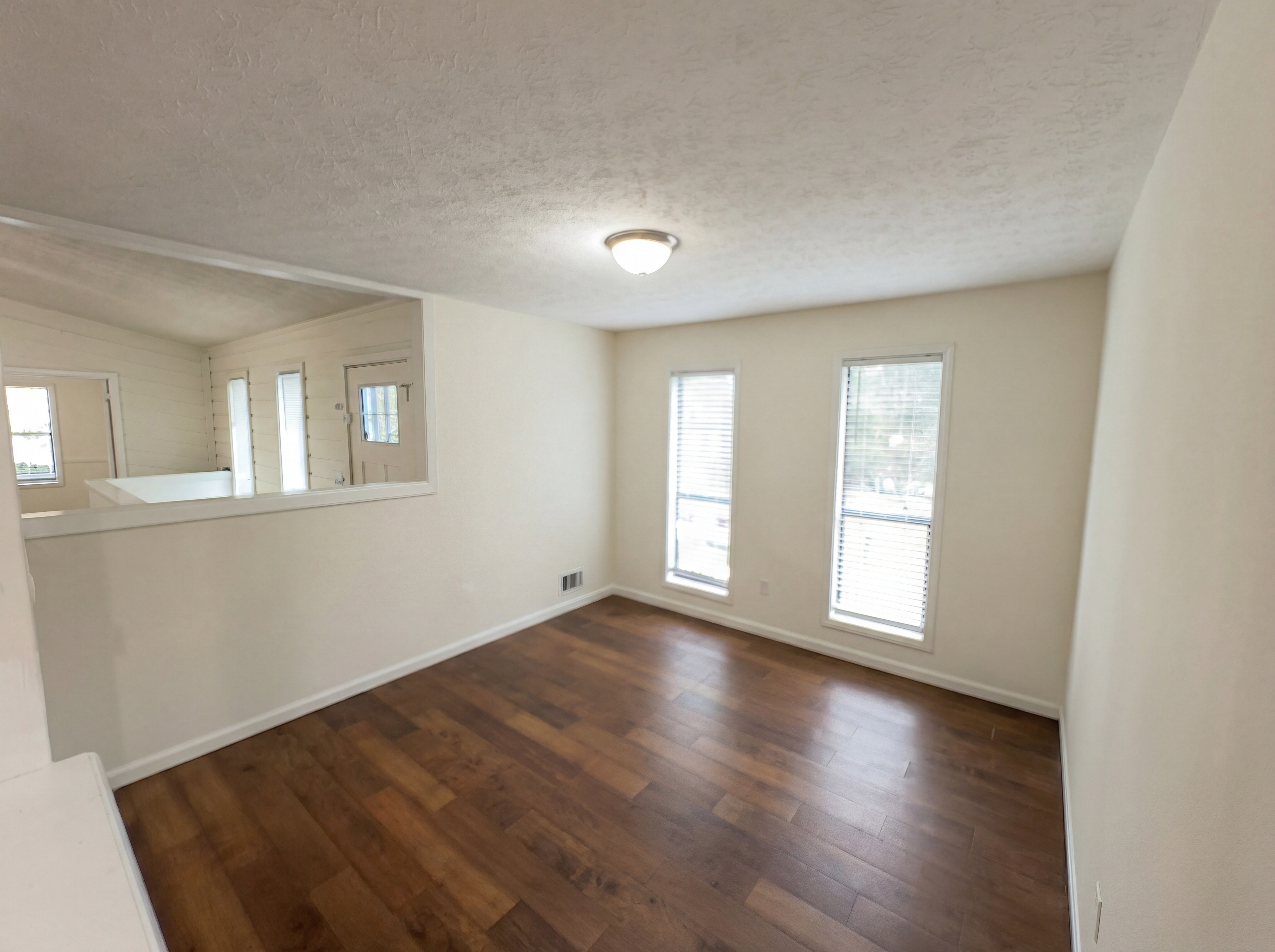 Photo 11 of 21 of 124 Creekview Dr, Woodstock, GA