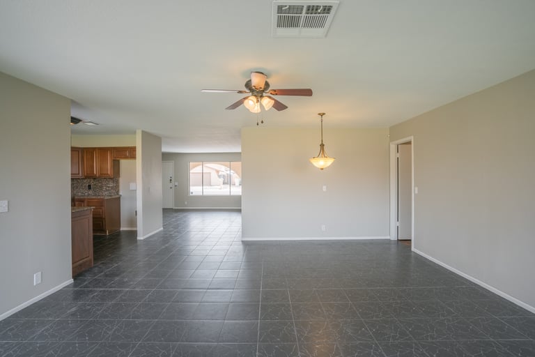 Photo 3 of 22 - 5732 W Michelle Dr, Glendale, AZ 85308