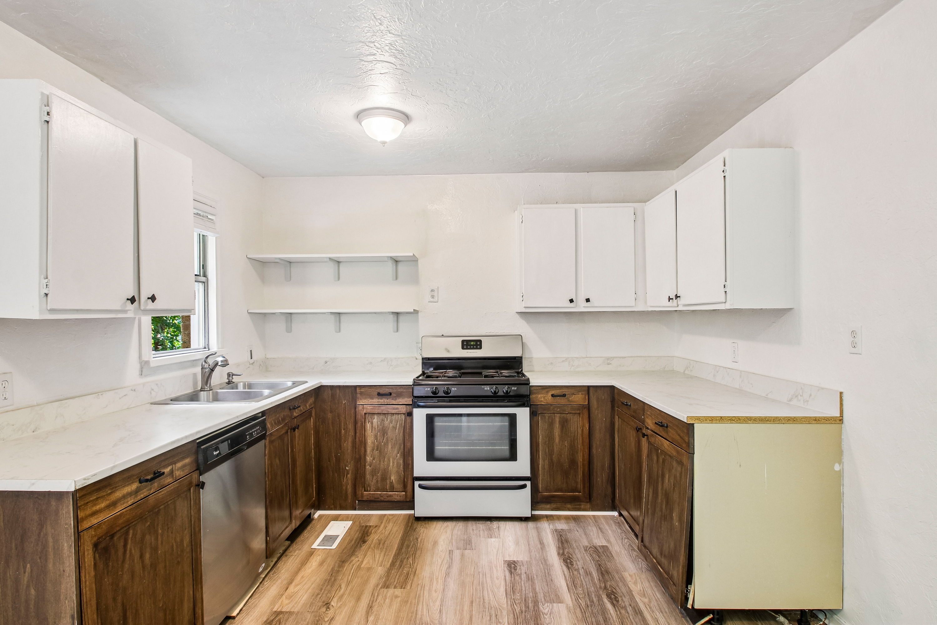 Photo 3 of 24 of 7211 NW 45th St, Bethany, OK