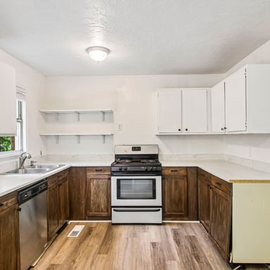Property photo 3 of 7211 NW 45th St