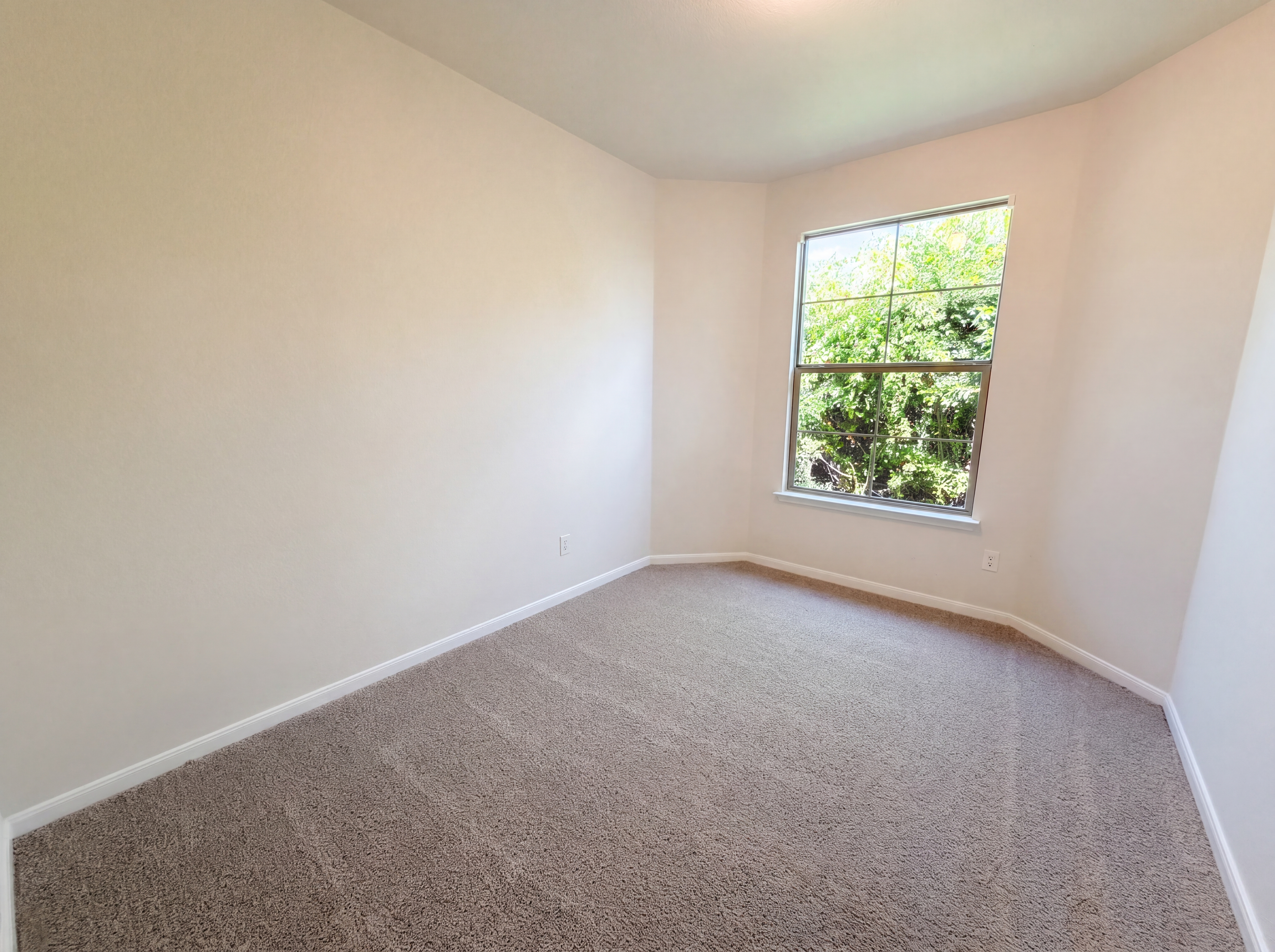 Photo 10 of 18 of 2824 Saint Bernard Dr, Dallas, TX