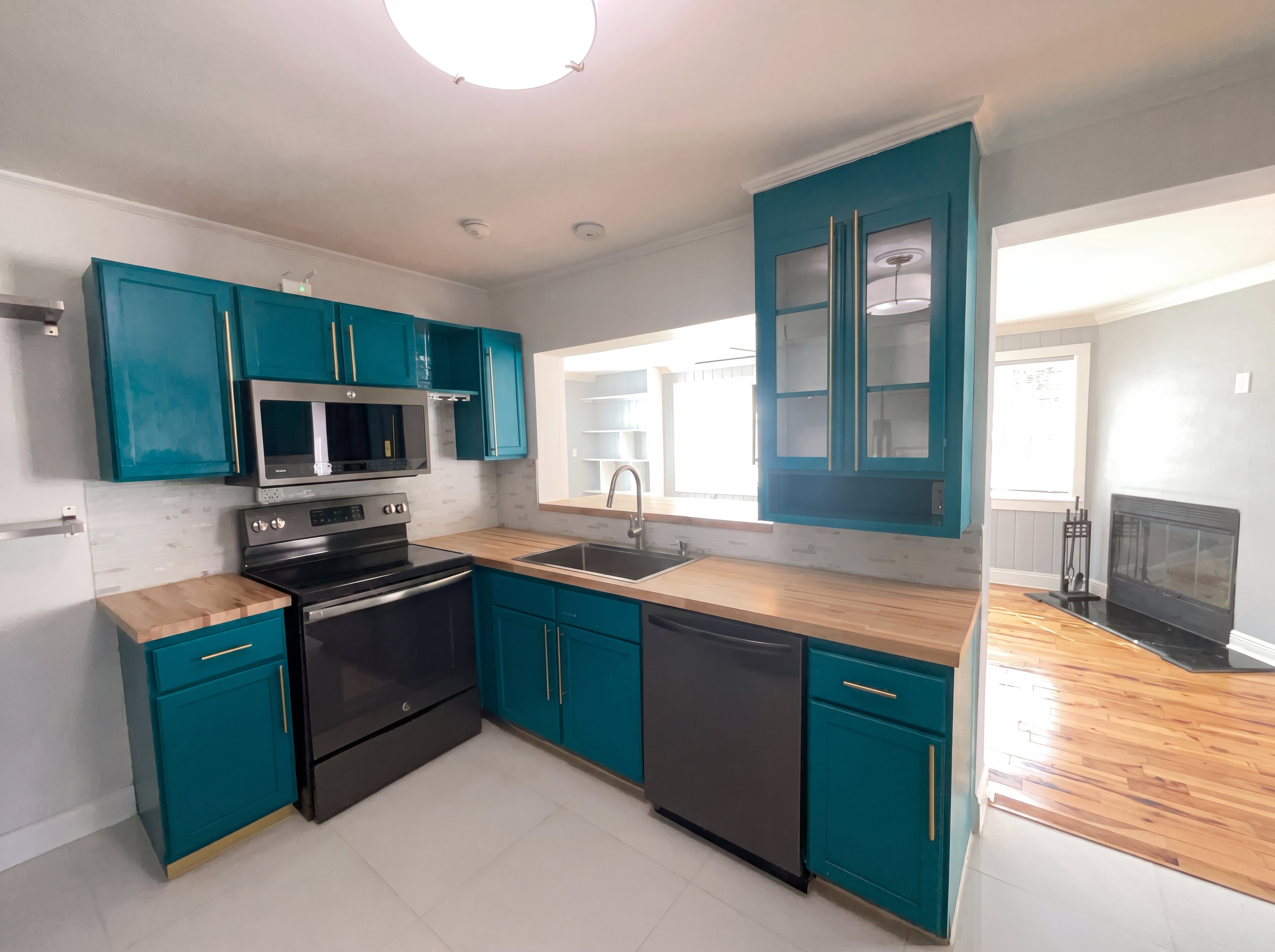 Photo 2 of 42 of 302 E Drury Ave, Kissimmee, FL