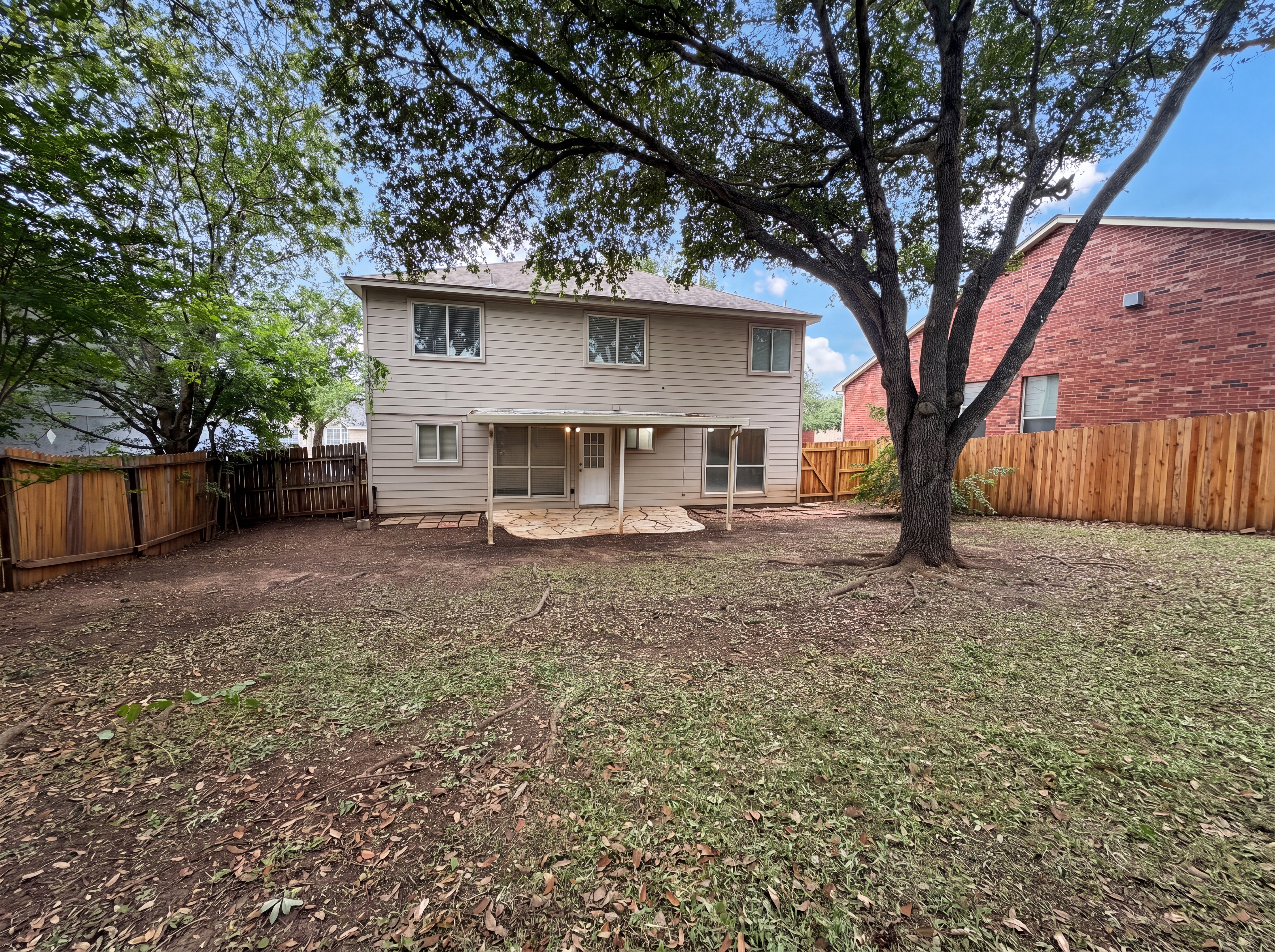Photo 5 of 18 of 8423 Berry Knoll Dr, Universal City, TX