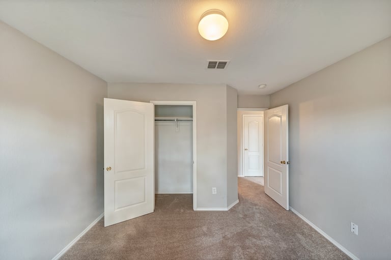 Photo 19 of 22 - 220 Laramie Ln, Desoto, TX 75115