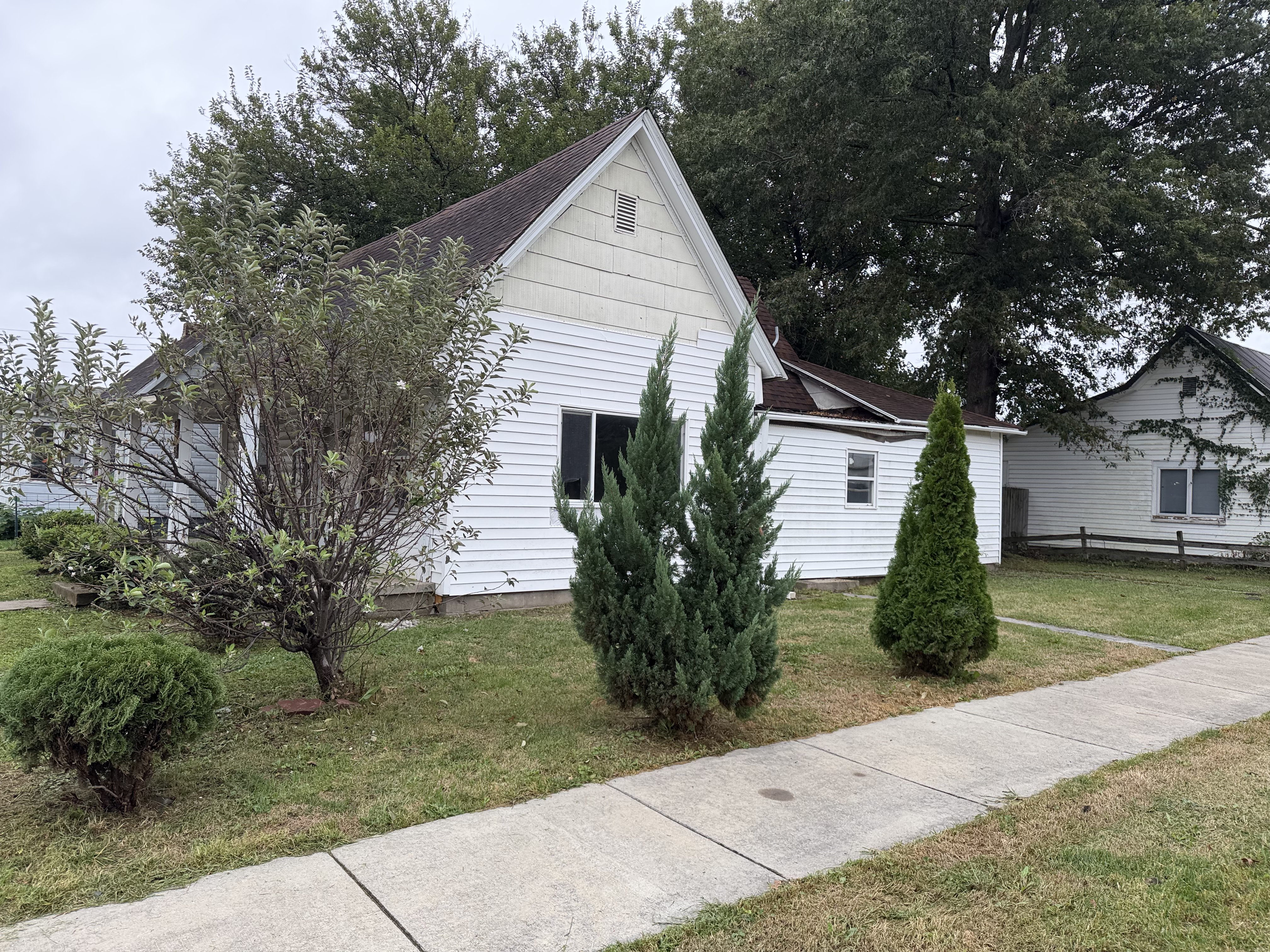 Photo 25 of 27 of 309 B St NE, Linton, IN