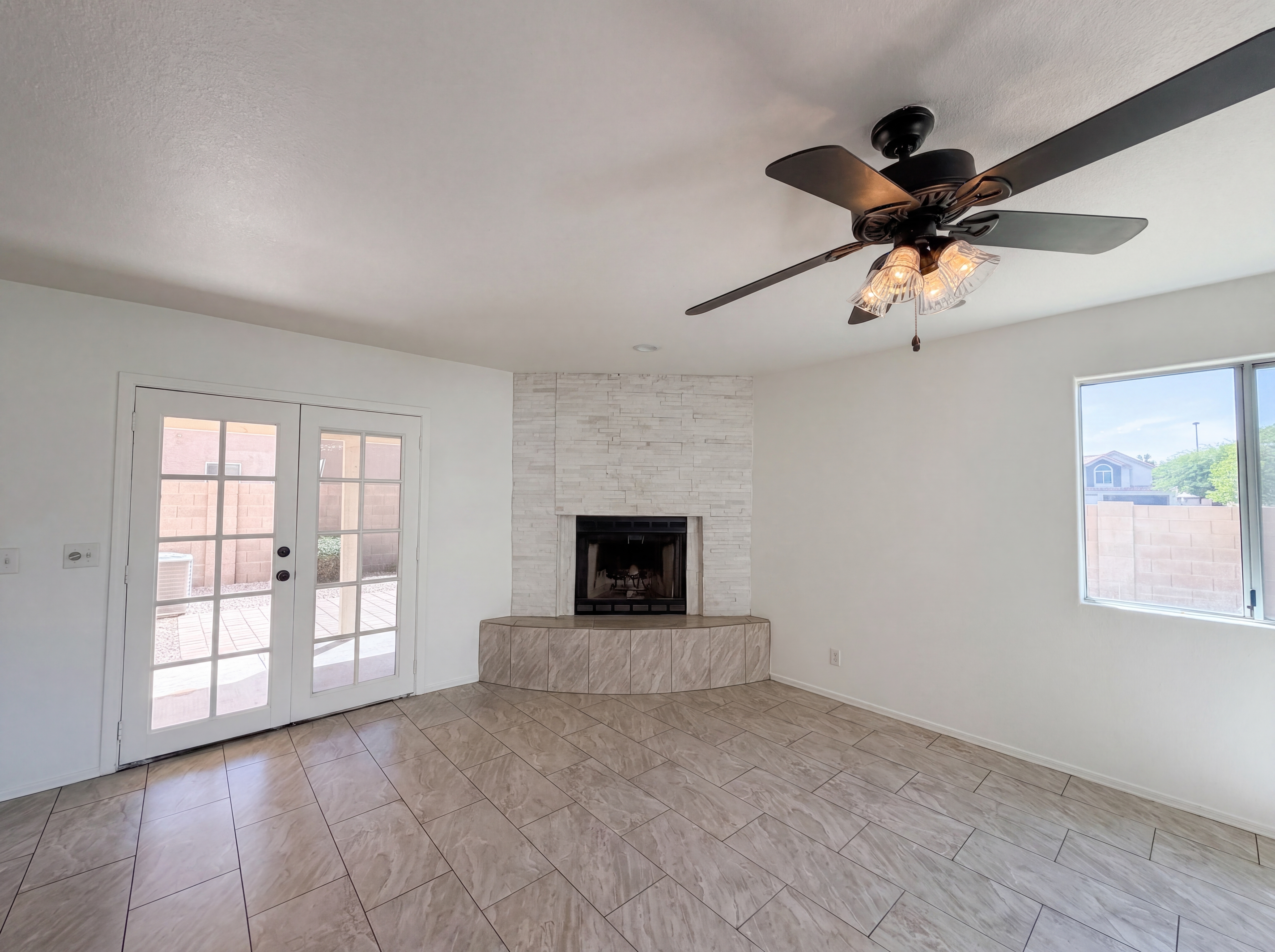Photo 11 of 21 of 1114 S Tiago Dr, Gilbert, AZ