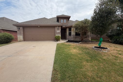Photo 1 of 18 of 11813 Bellegrove Rd, Burleson, TX