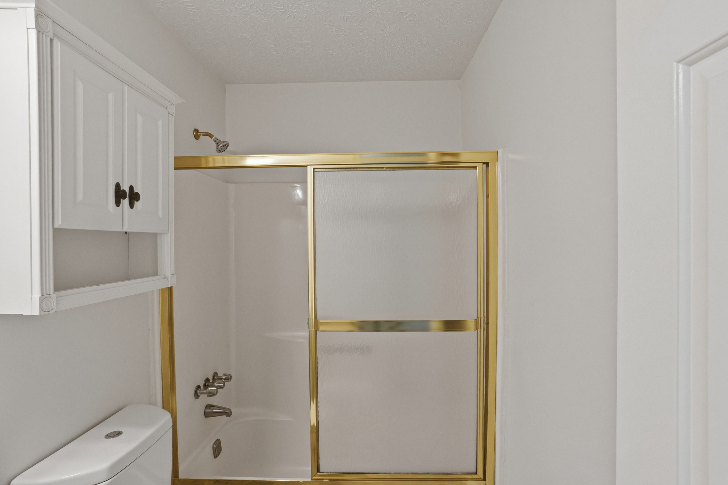Photo 22 of 37 of 3839 Cotswold Dr , Lilburn, GA