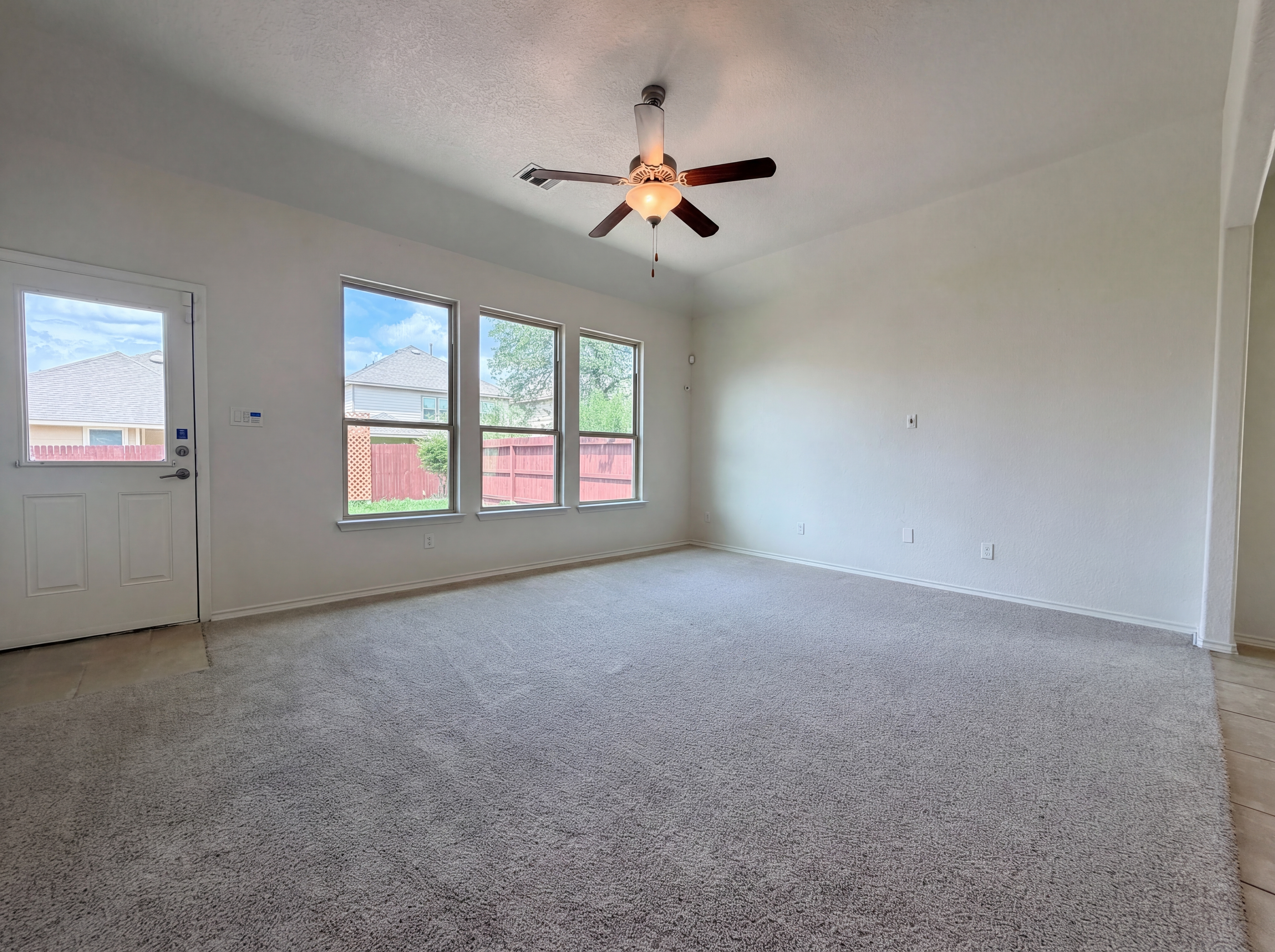 Photo 8 of 23 of 5815 Akin Elm, San Antonio, TX
