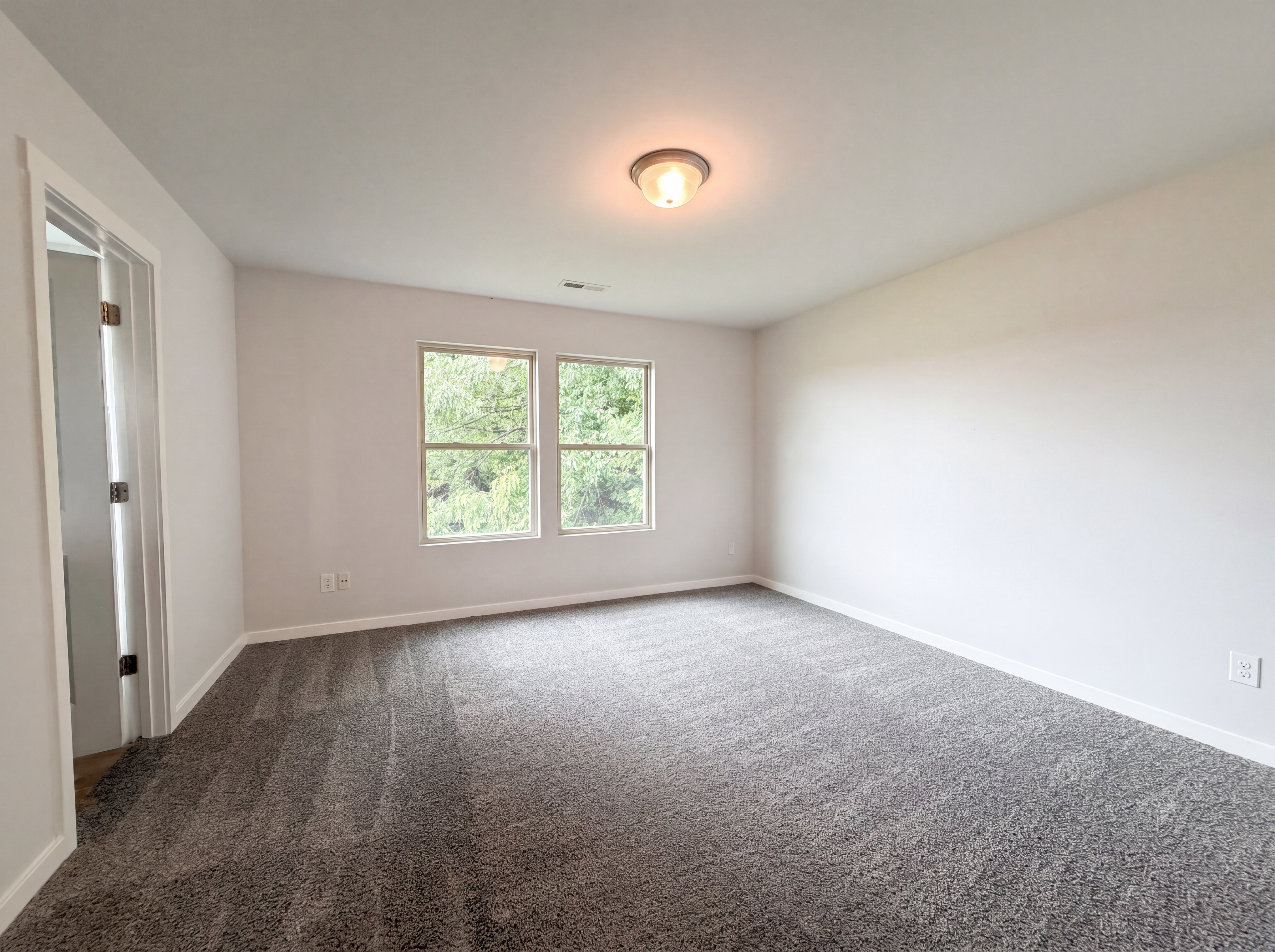 Photo 13 of 17 of 5304 Twin Brook Dr, Charlotte, NC