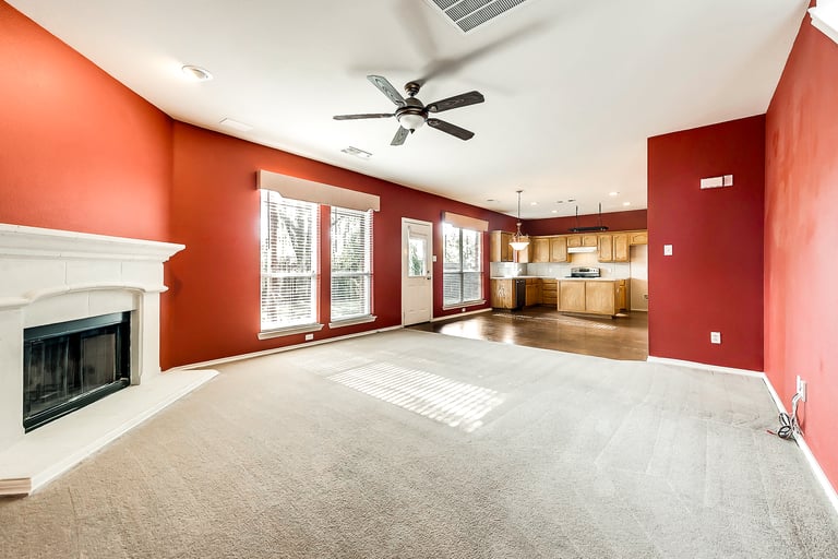 Photo 5 of 26 - 10516 Cloisters Dr, Fort Worth, TX 76131