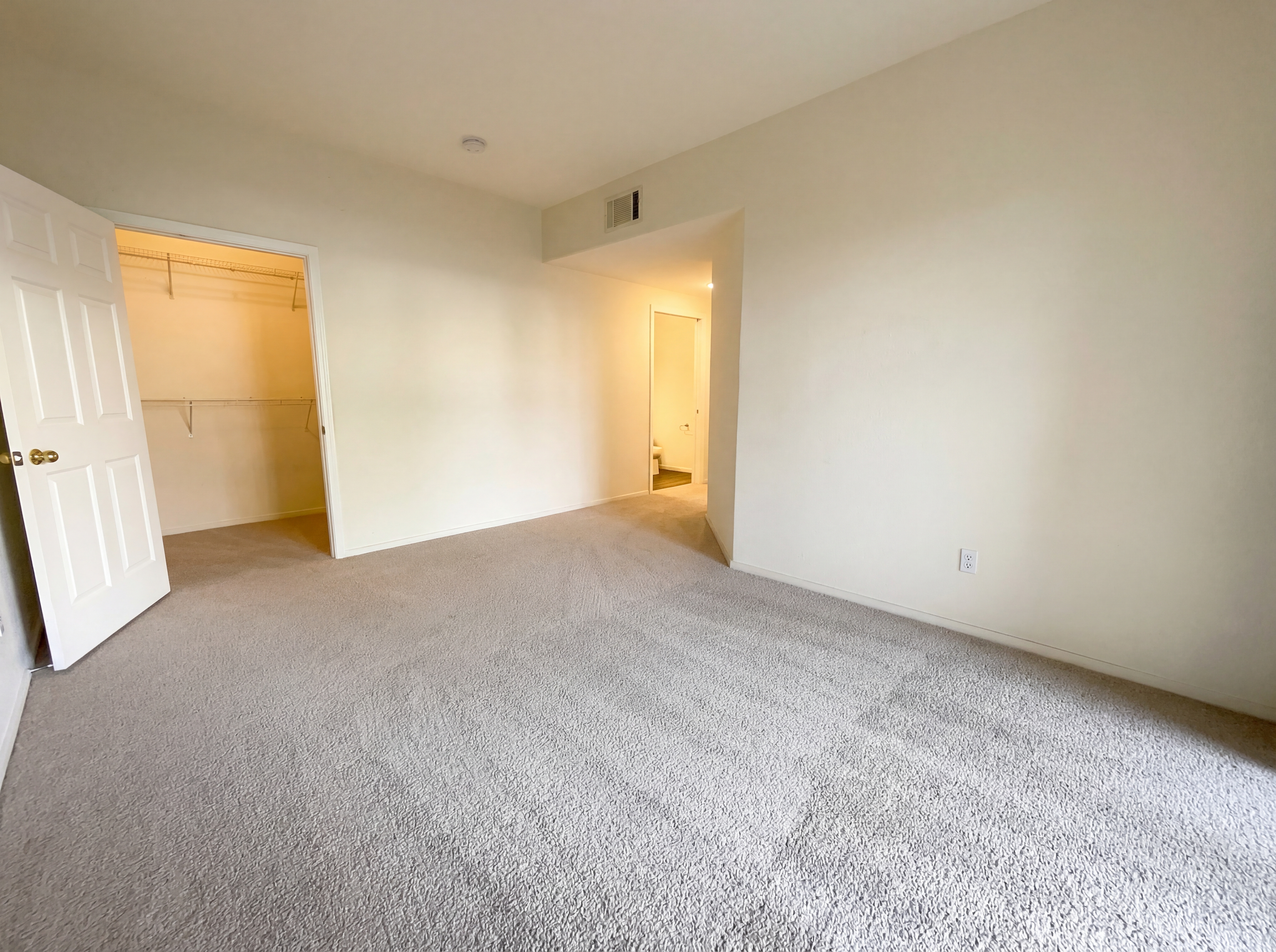 Photo 4 of 19 of 900 Heavenly Hills Ct, Las Vegas, NV
