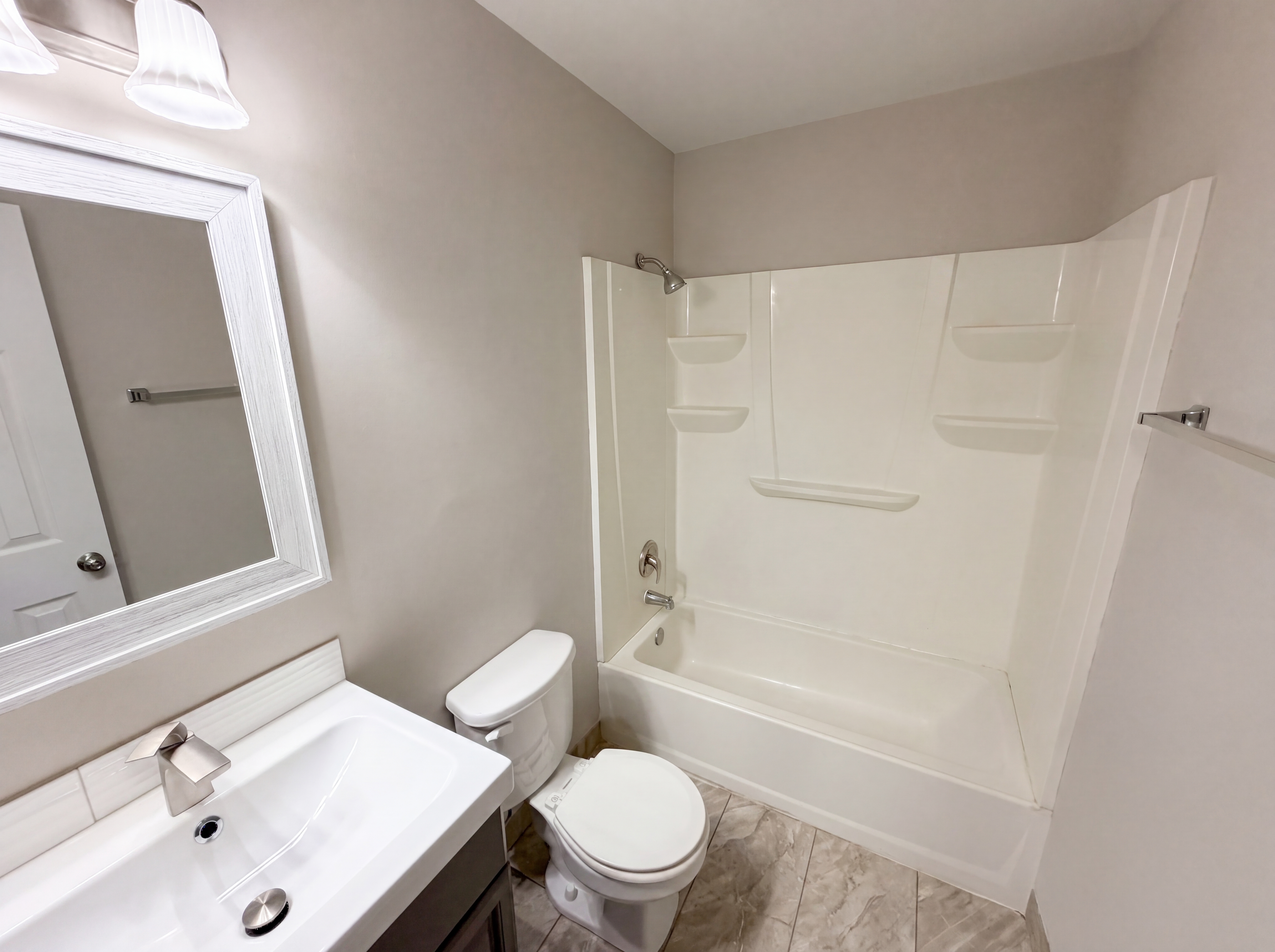 Photo 15 of 19 of 4037 Briarhill Dr, Charlotte, NC