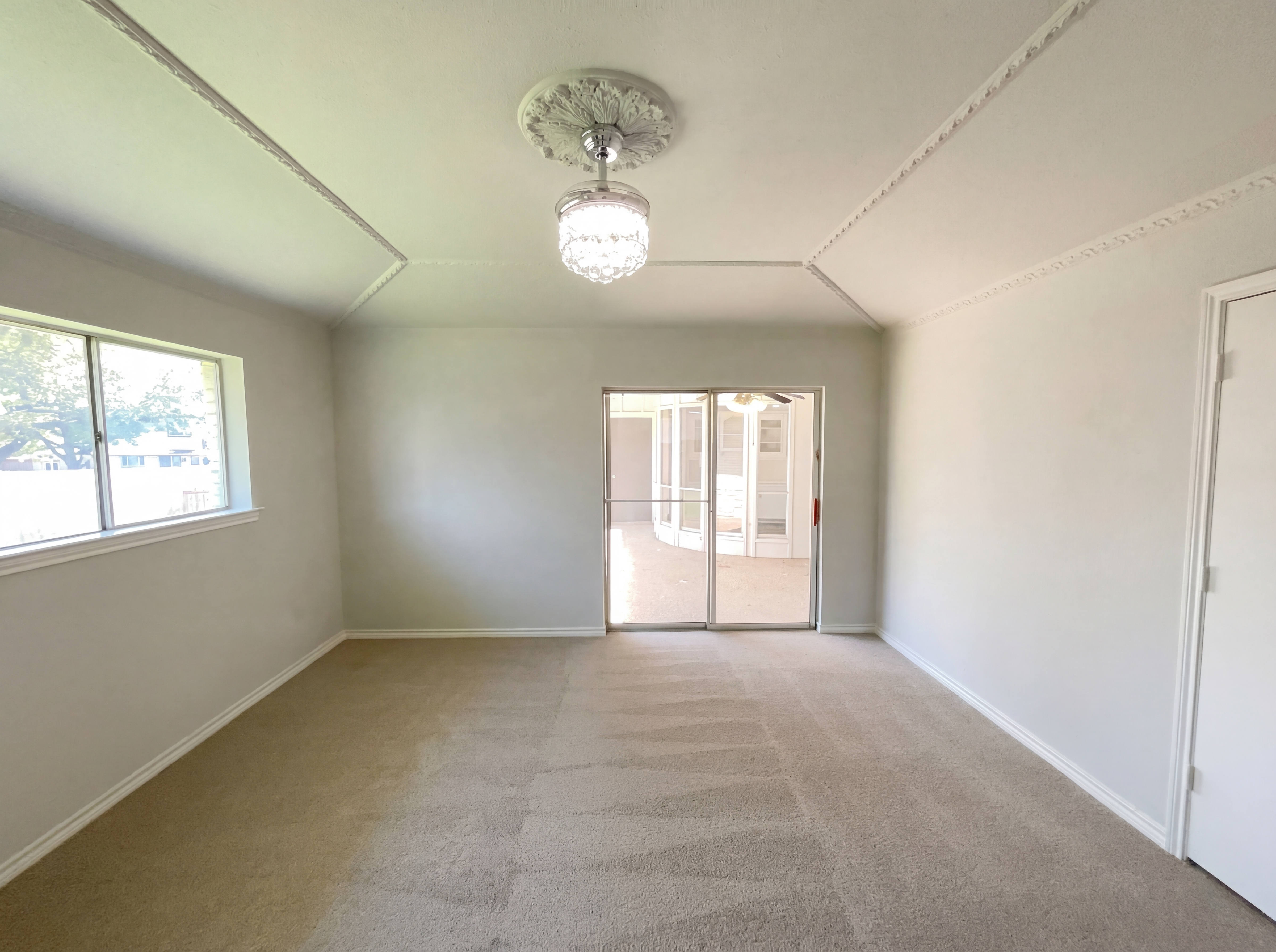 Photo 9 of 19 of 2800 N Surrey Dr, Carrollton, TX