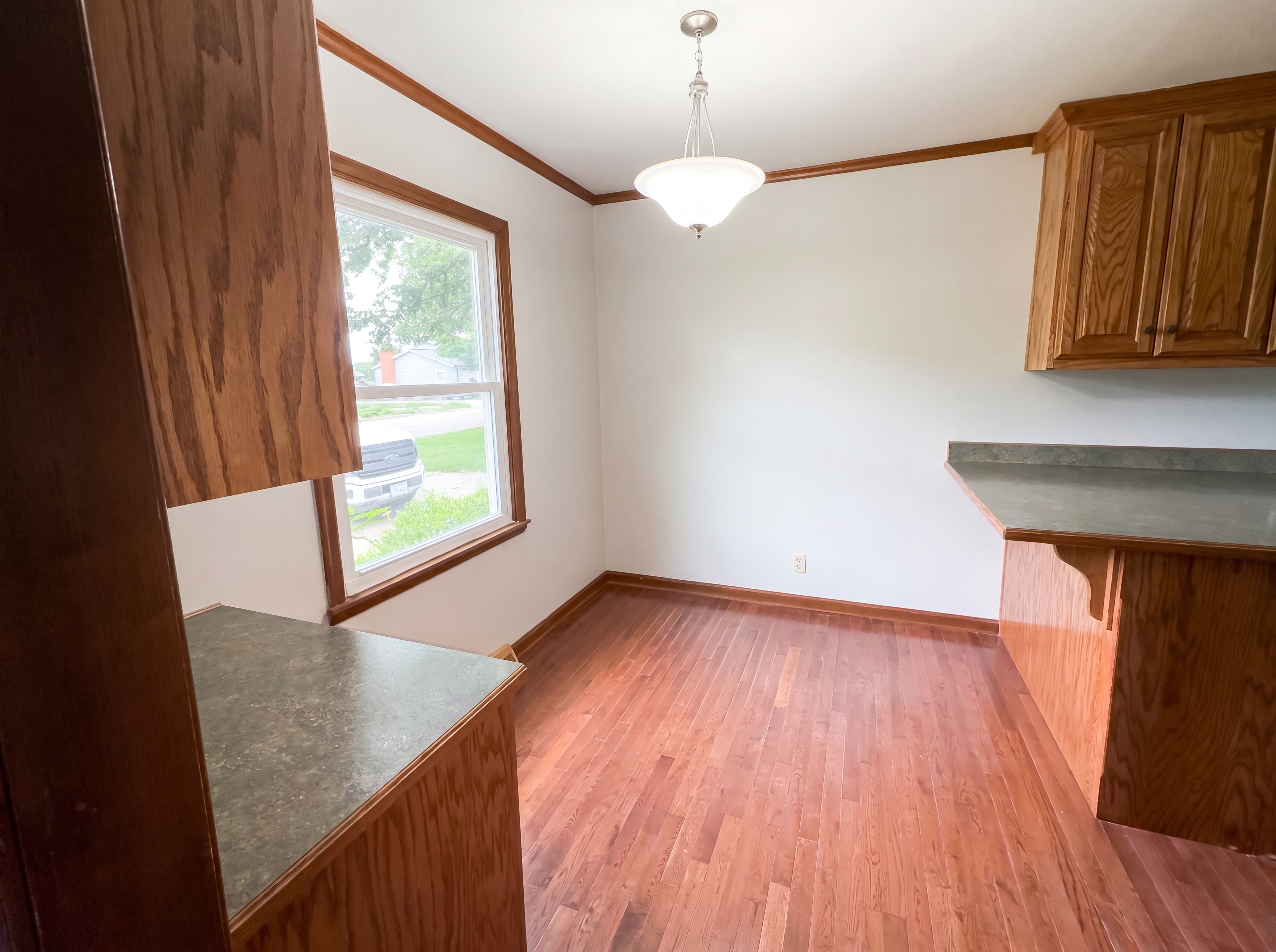 Photo 6 of 19 of 2021 SW 29th Ter, Topeka, KS