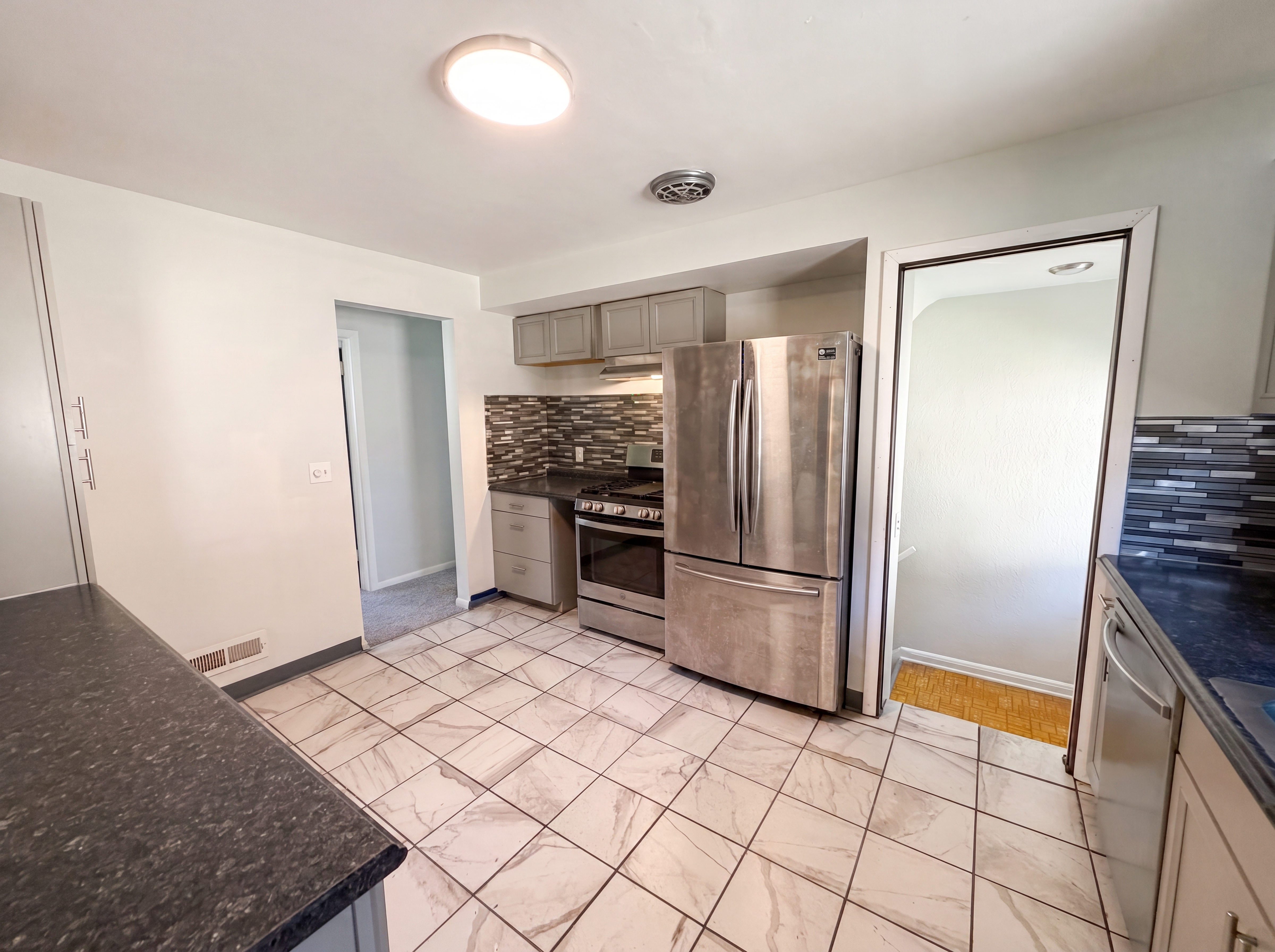 Photo 2 of 19 of 13606 Carpenter Rd, Cleveland, OH