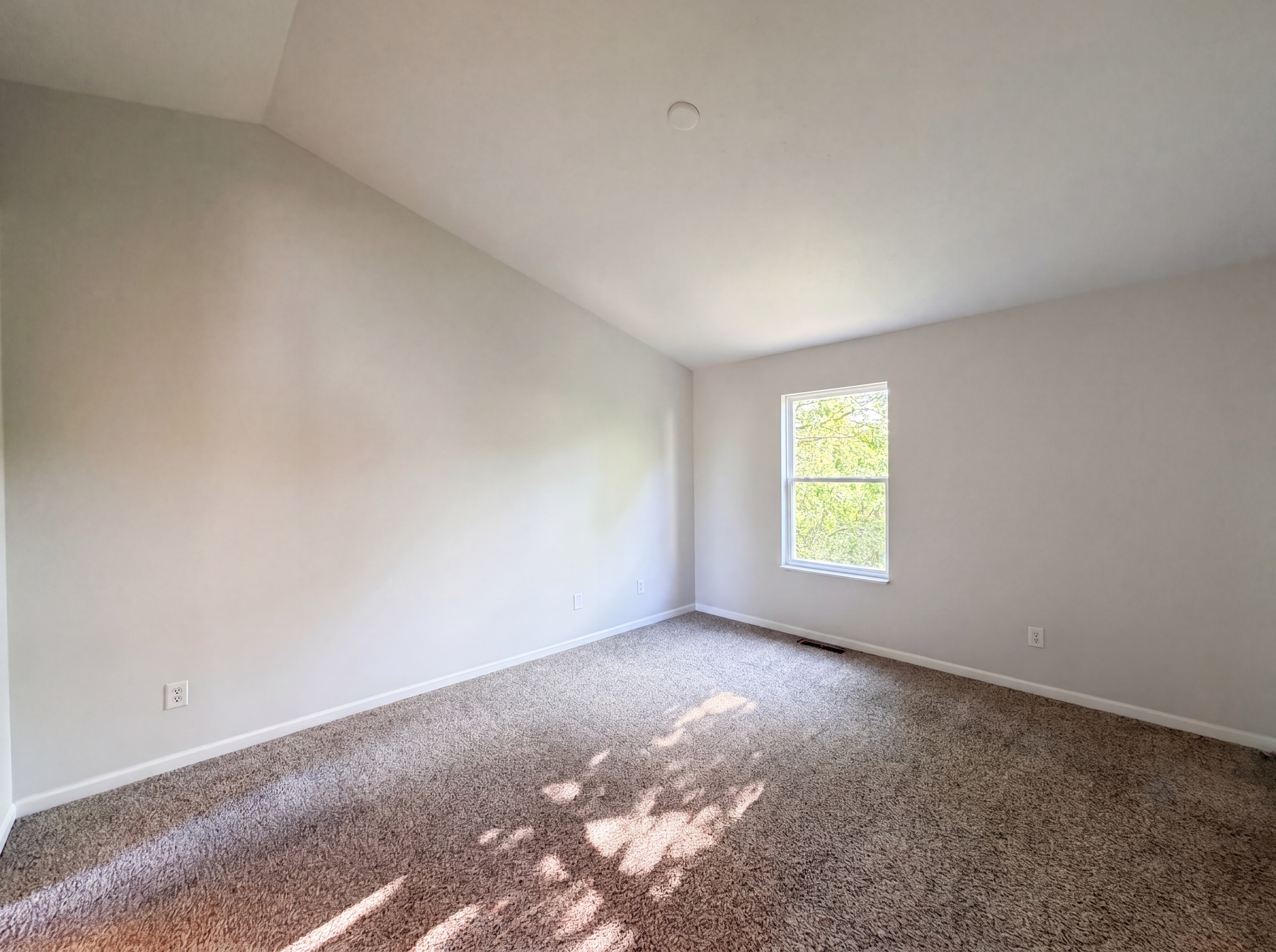 Photo 4 of 18 of 233 White Lick Dr, Indianapolis, IN