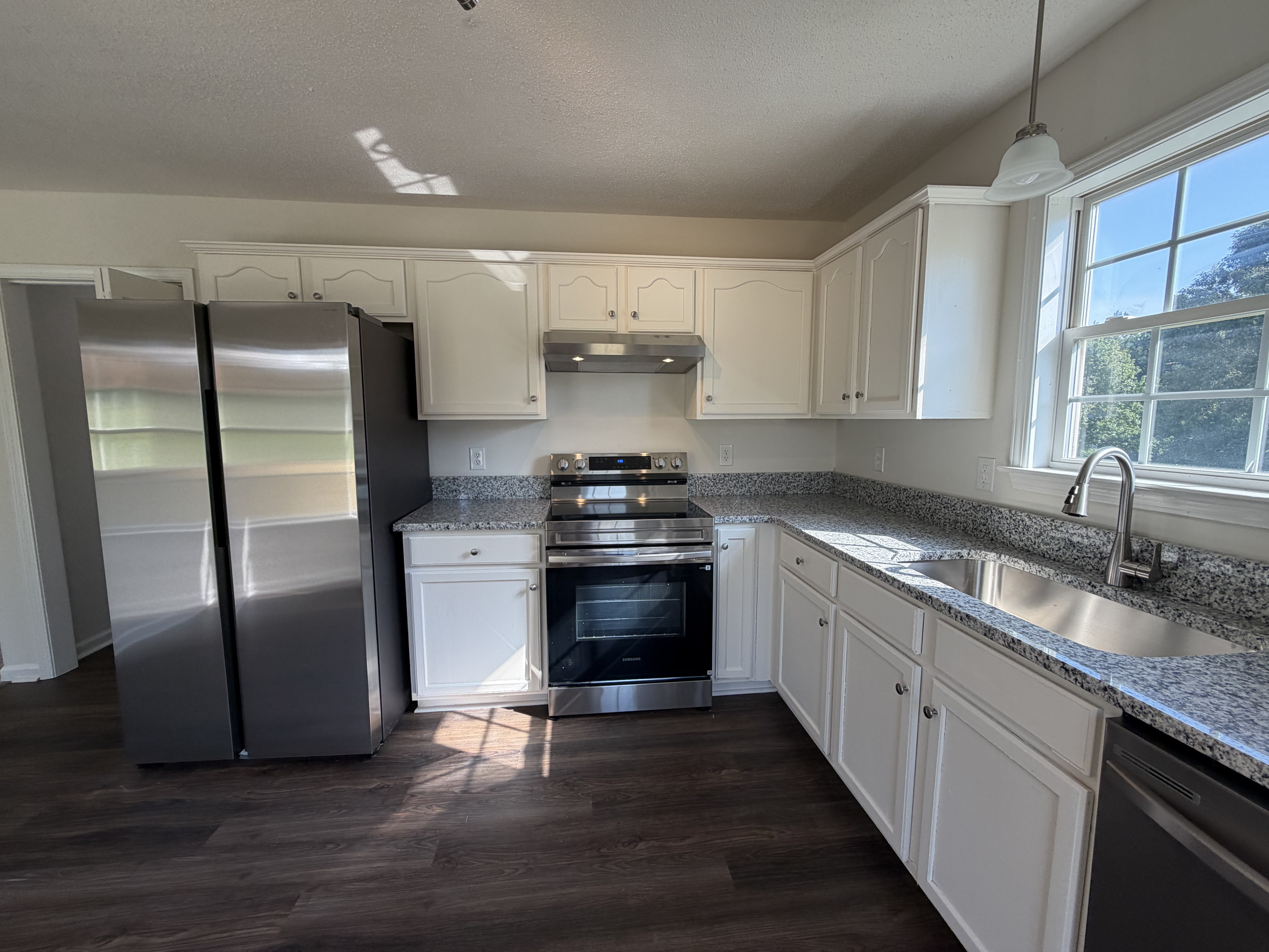 Photo 2 of 17 of 1667 Oakview Way, Rock Hill, SC