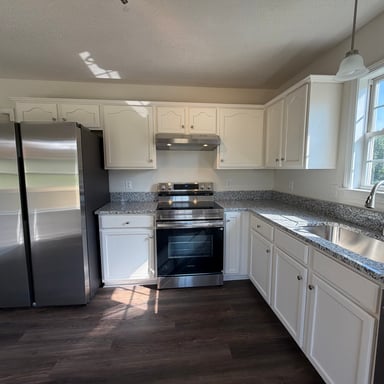Property photo 2 of 1667 Oakview Way