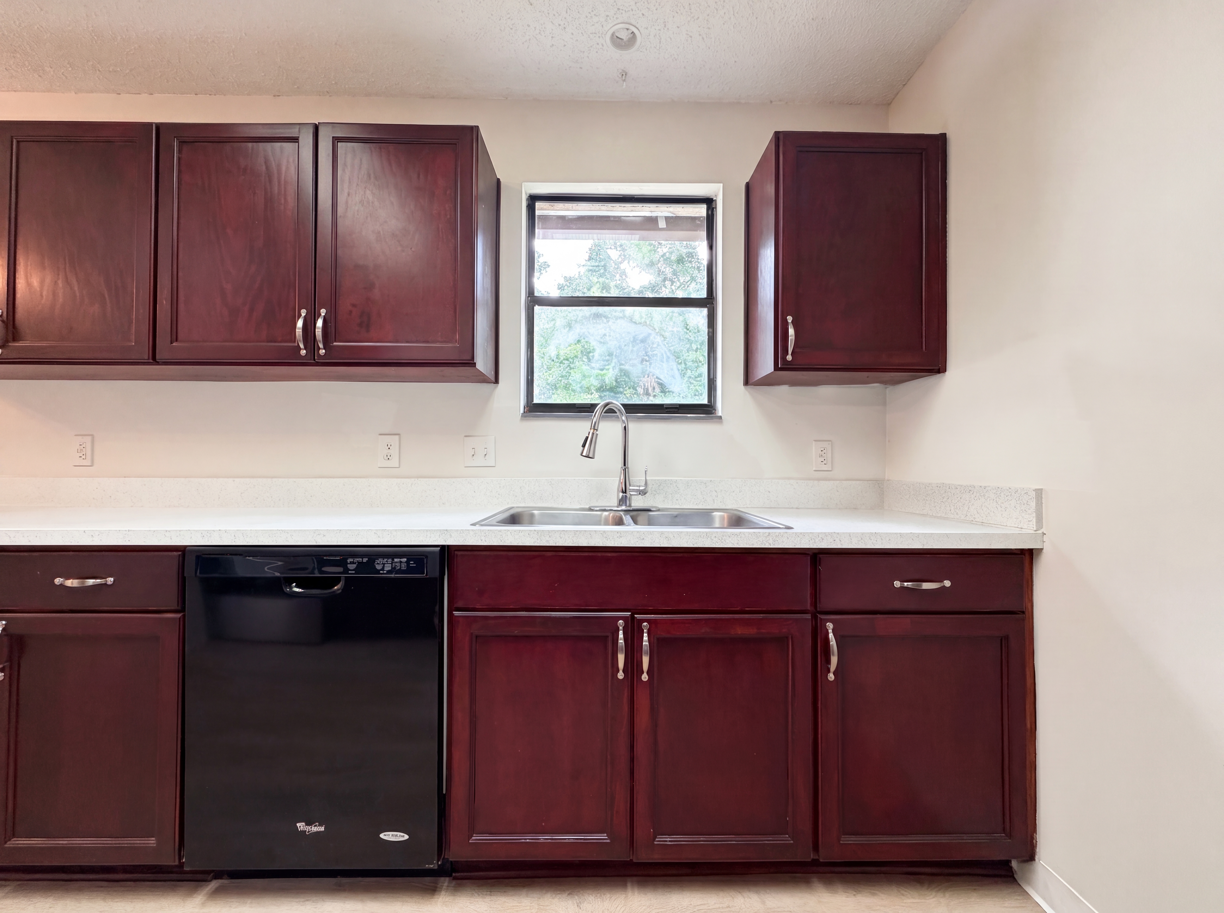 Photo 7 of 17 of 8510 McNeill Rd, Jacksonville, FL