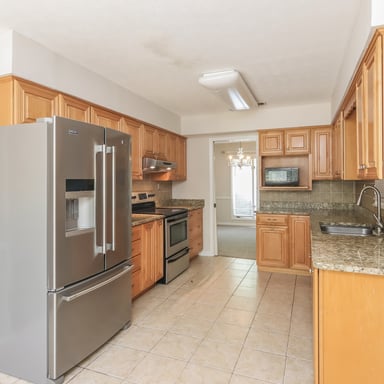 Property photo 2 of 4303 Castlewood Pkwy