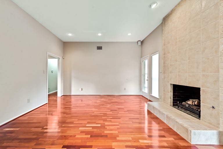 Photo 12 of 31 - 702 Meadowglen Cir, Coppell, TX 75019