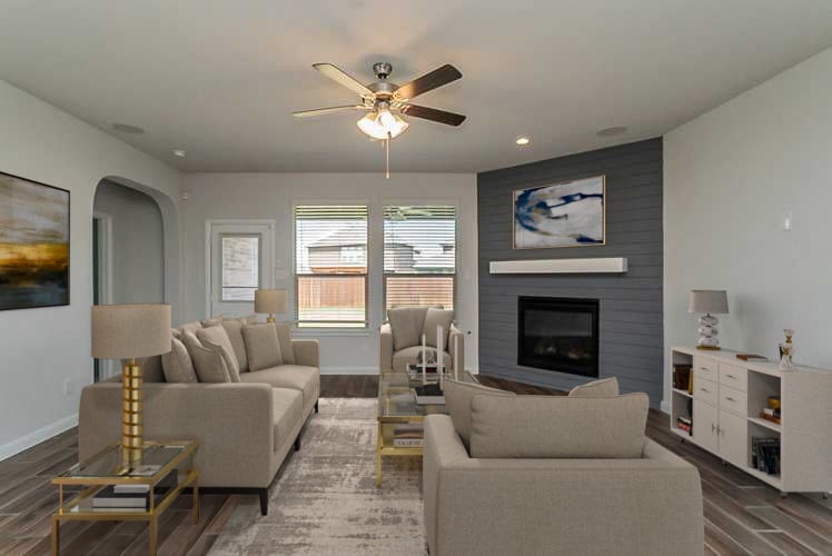 Photo 2 of 20 - 1225 Rebecca Ln, Fort Worth, TX 76131