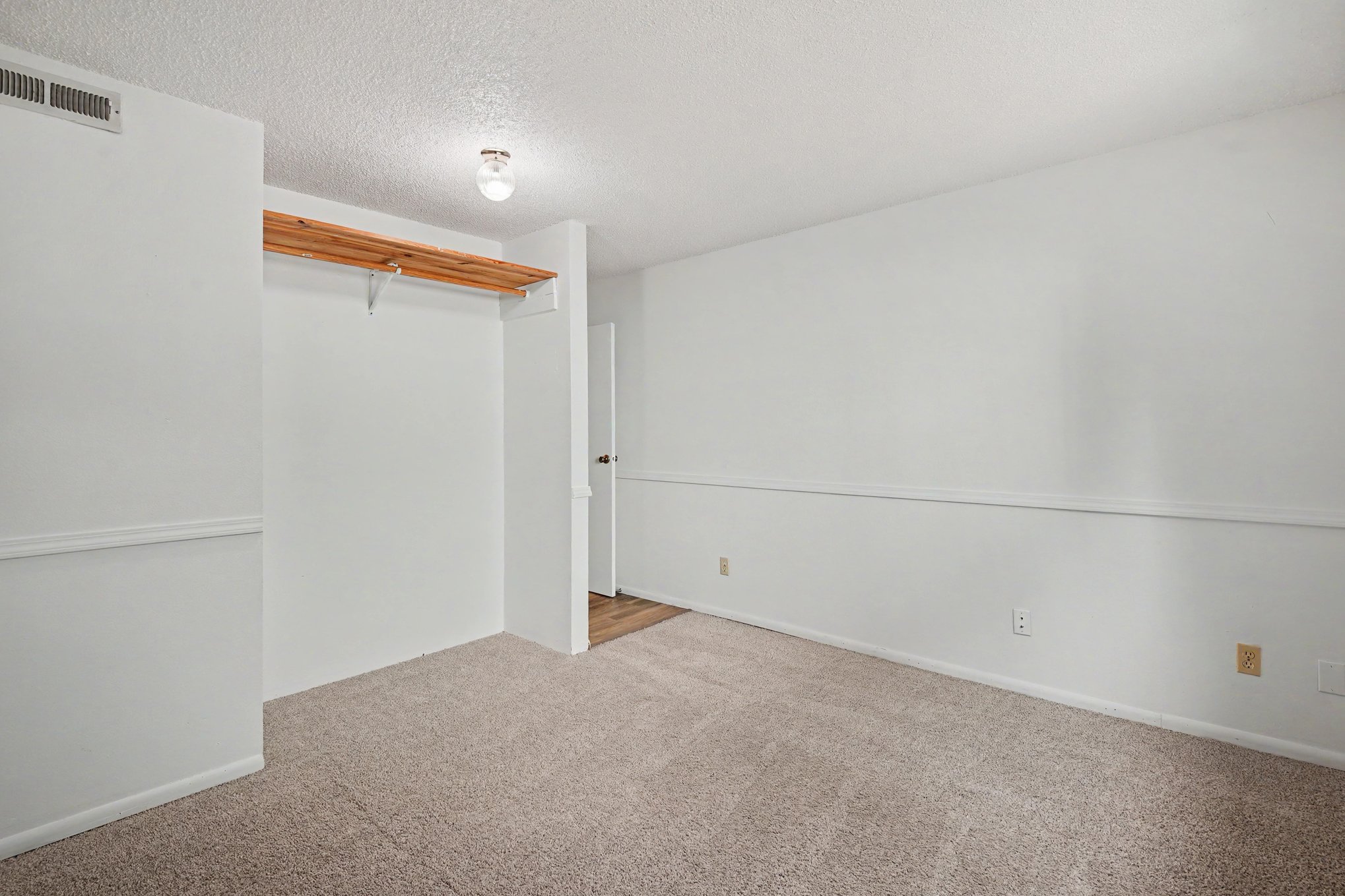 Photo 11 of 16 of 14148 74th Pl NE, Kirkland, WA