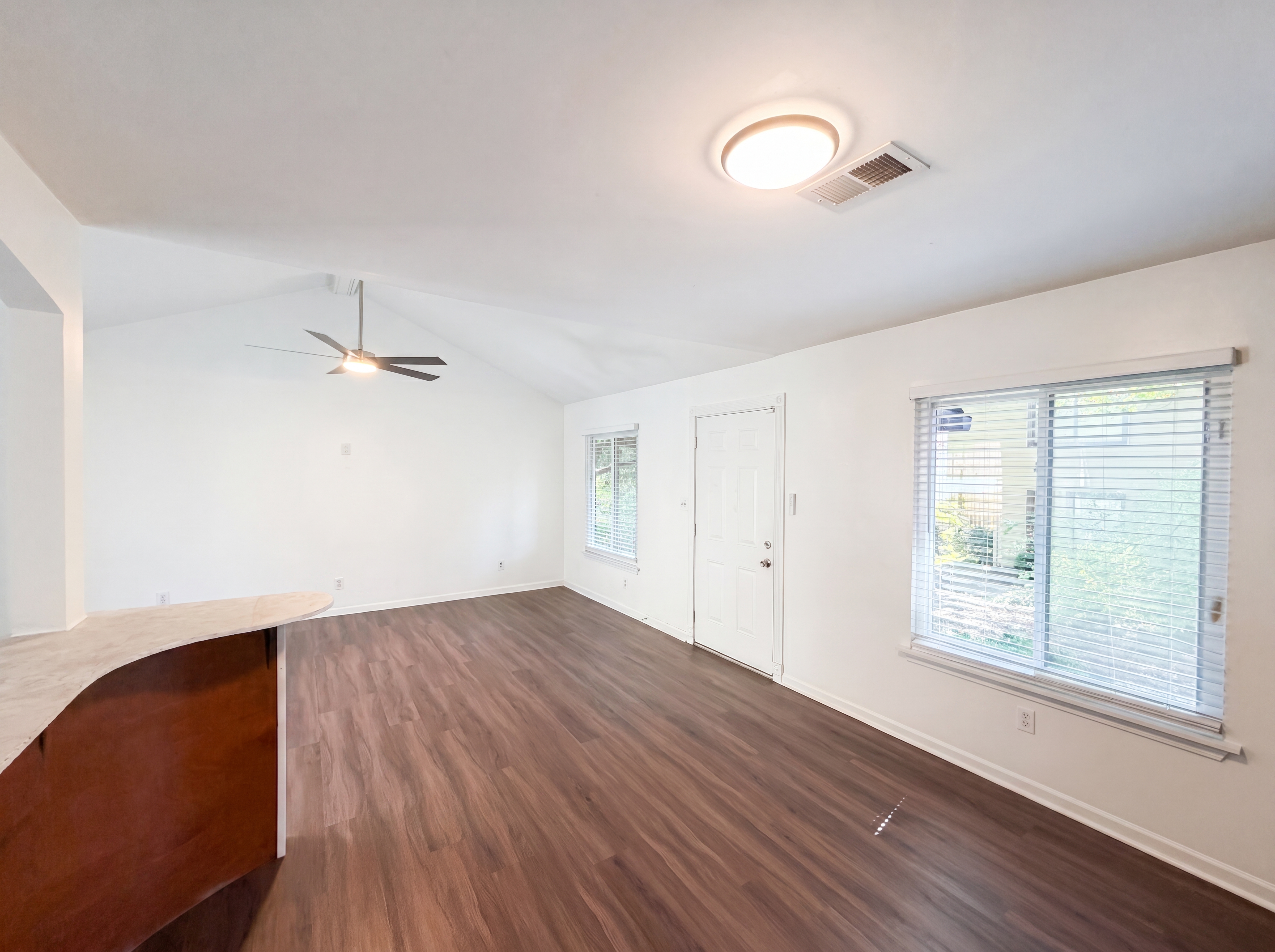 Photo 3 of 19 of 2725 Flintlock Pl, Austell, GA