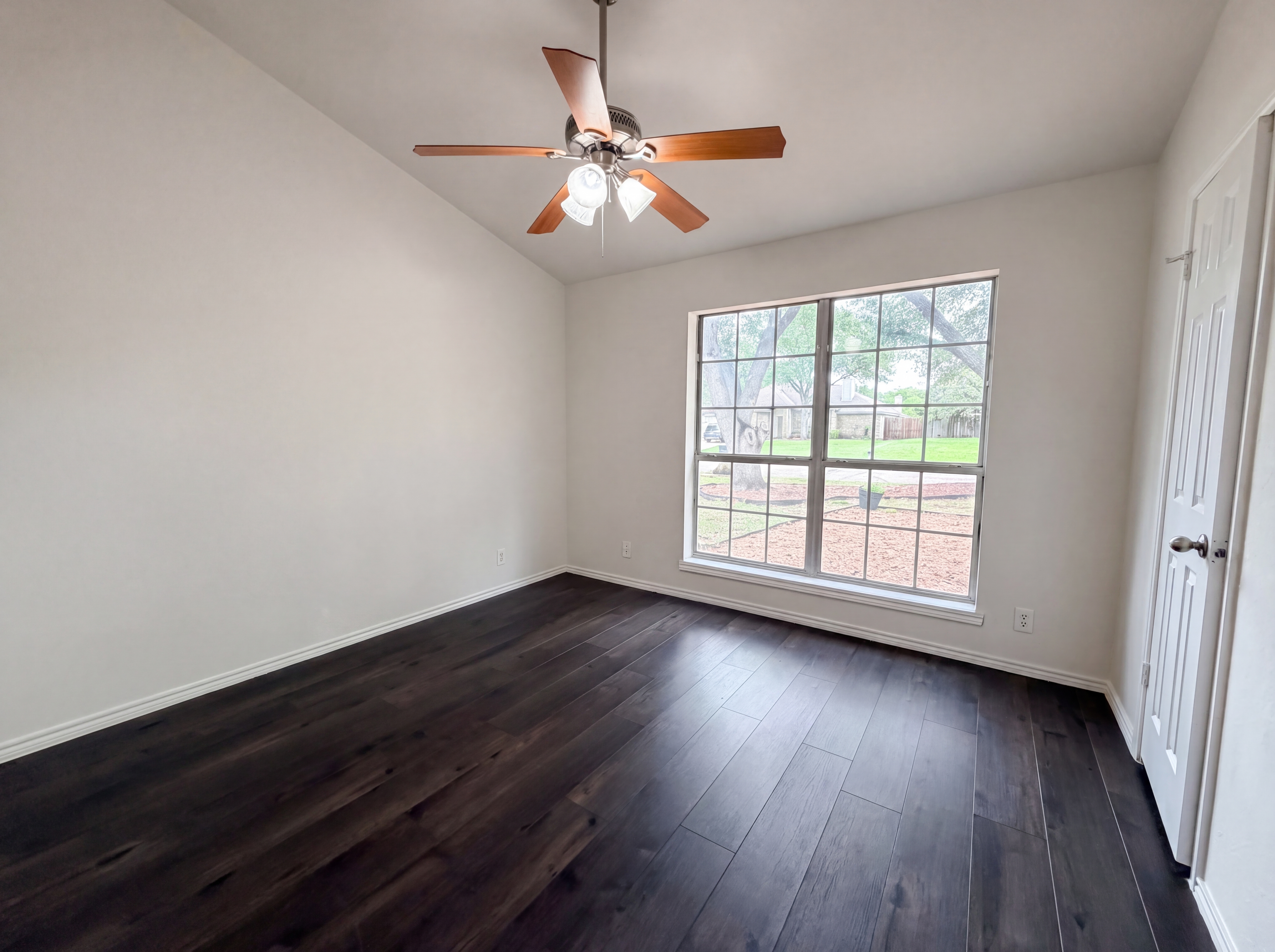 Photo 4 of 16 of 612 Pecos Dr, Temple, TX