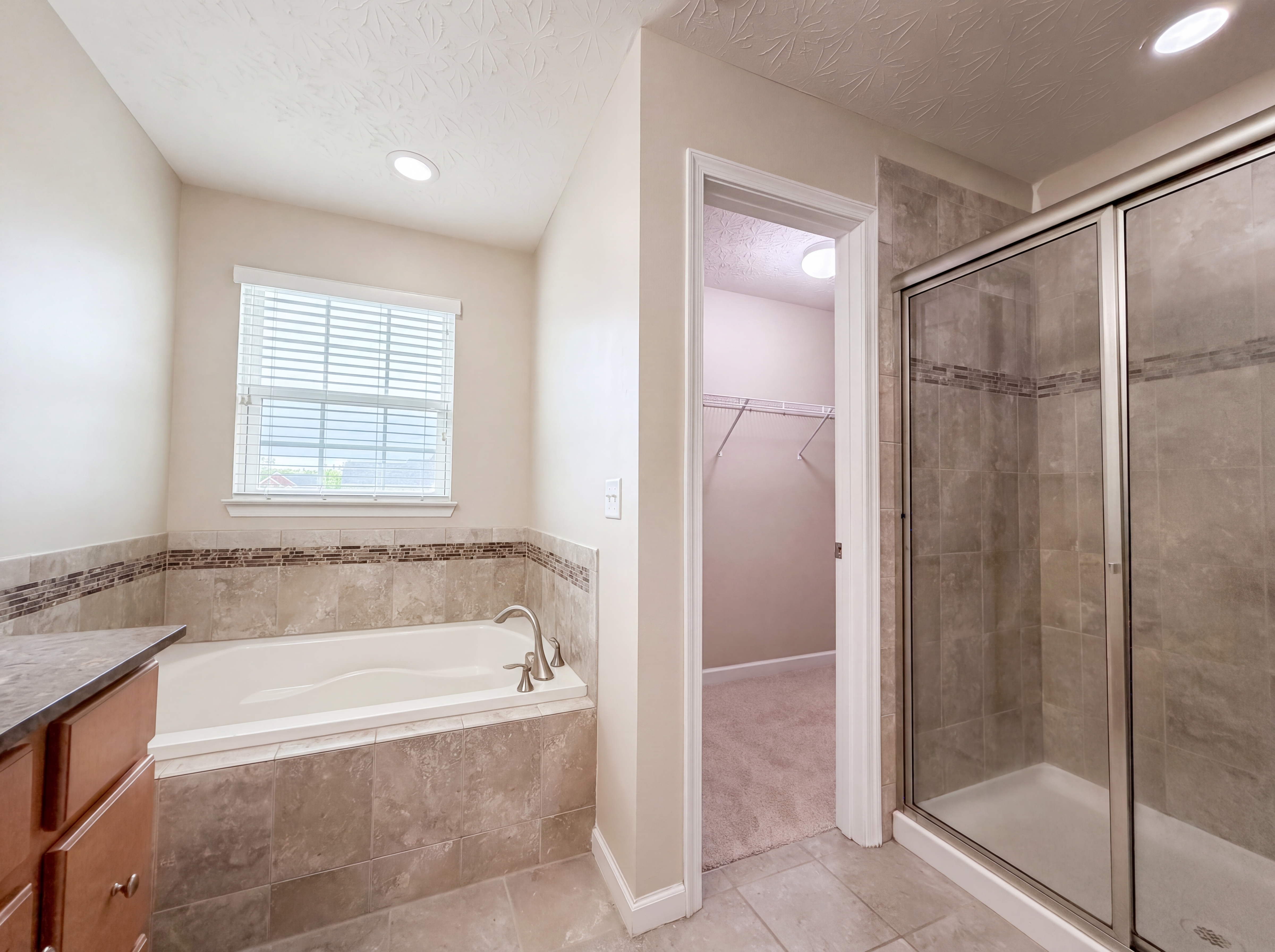 Photo 23 of 37 of 7533 Cherokee Ln, Liberty Township, OH