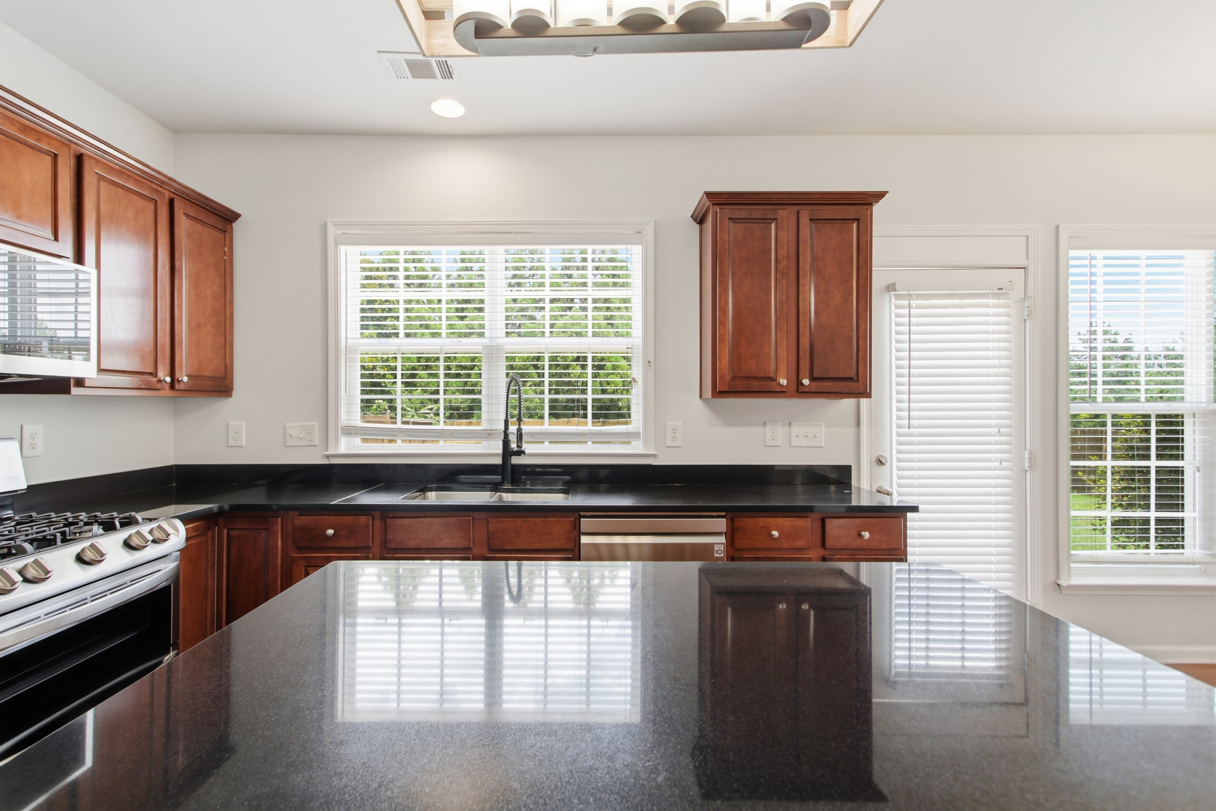 Photo 10 of 38 of 703 Aroura Dr, Woodstock, GA