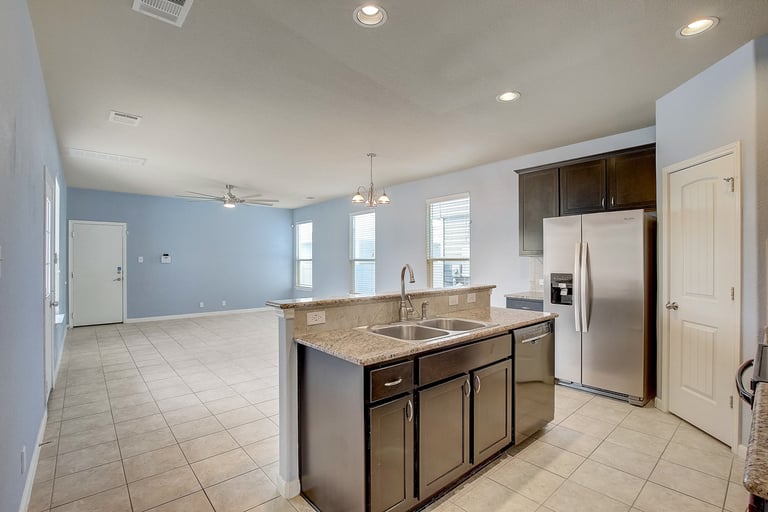 Photo 10 of 33 - 904 Alamo Plaza Dr, Cedar Park, TX 78613