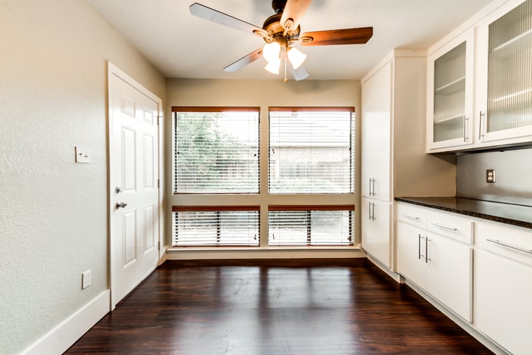 Photo 10 of 27 - 1325 Watersedge Dr, Plano, TX 75093