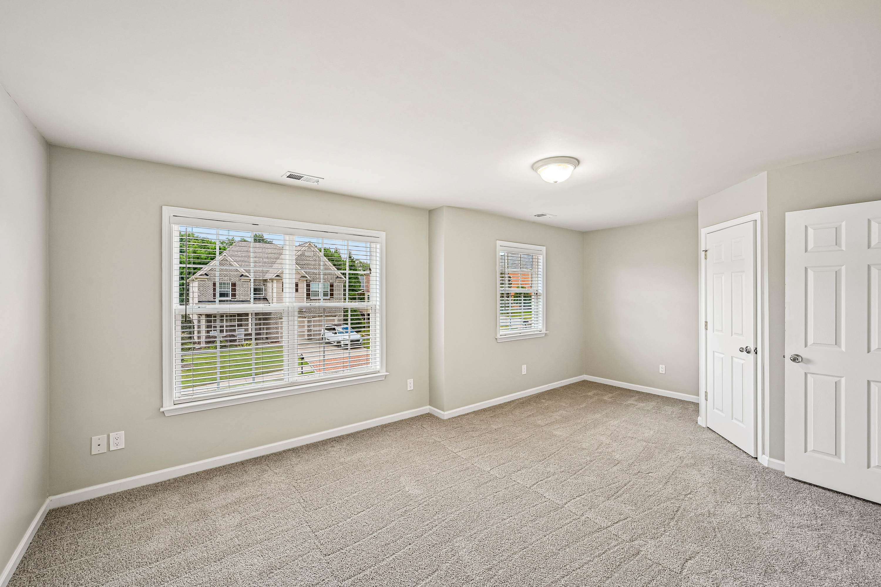 Photo 5 of 46 of 4865 Silver Leaf Dr, Cumming, GA