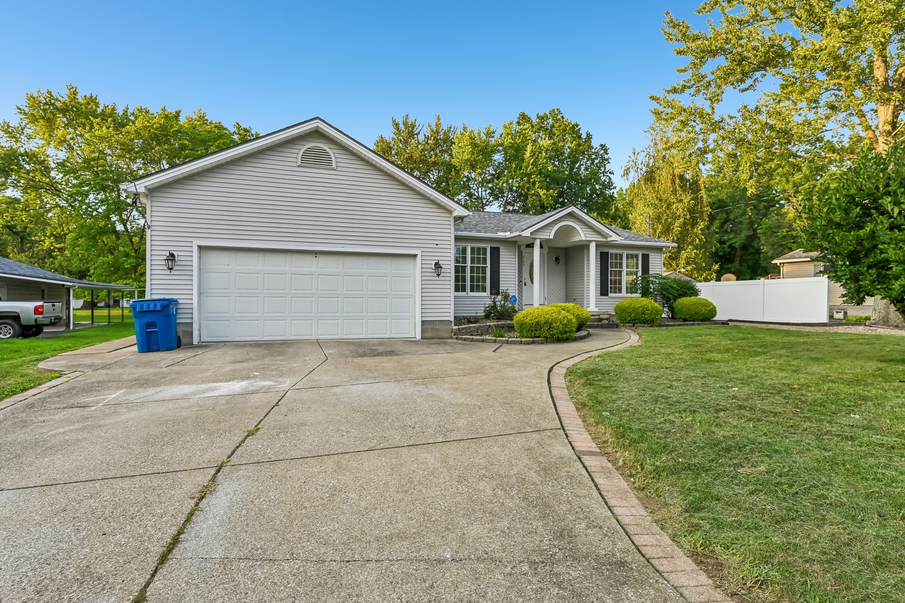 Photo 14 of 42 of 2145 Overland Ave NE, Warren, OH