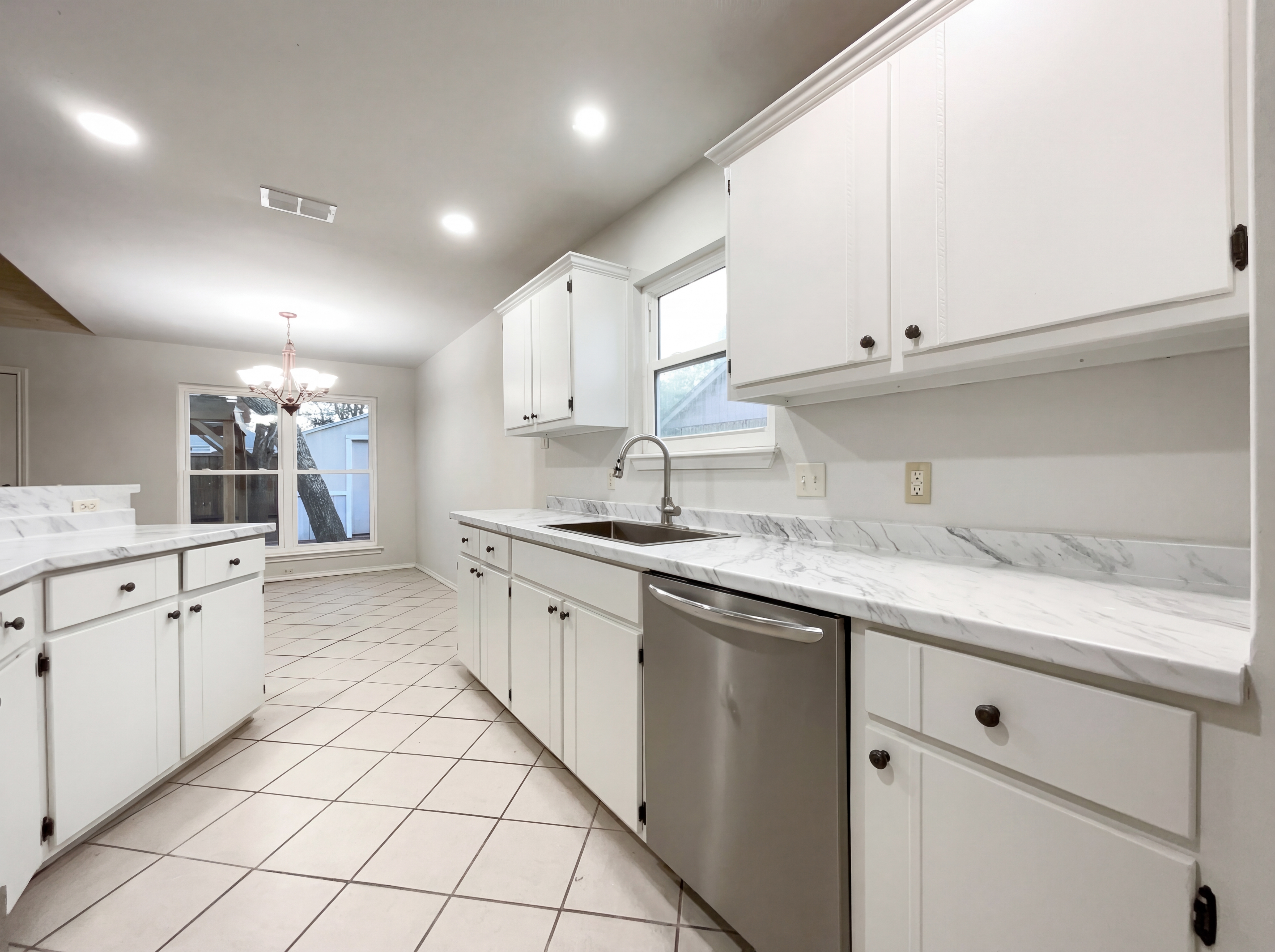 Photo 8 of 16 of 2175 Timberleaf Cir, Ingleside, TX