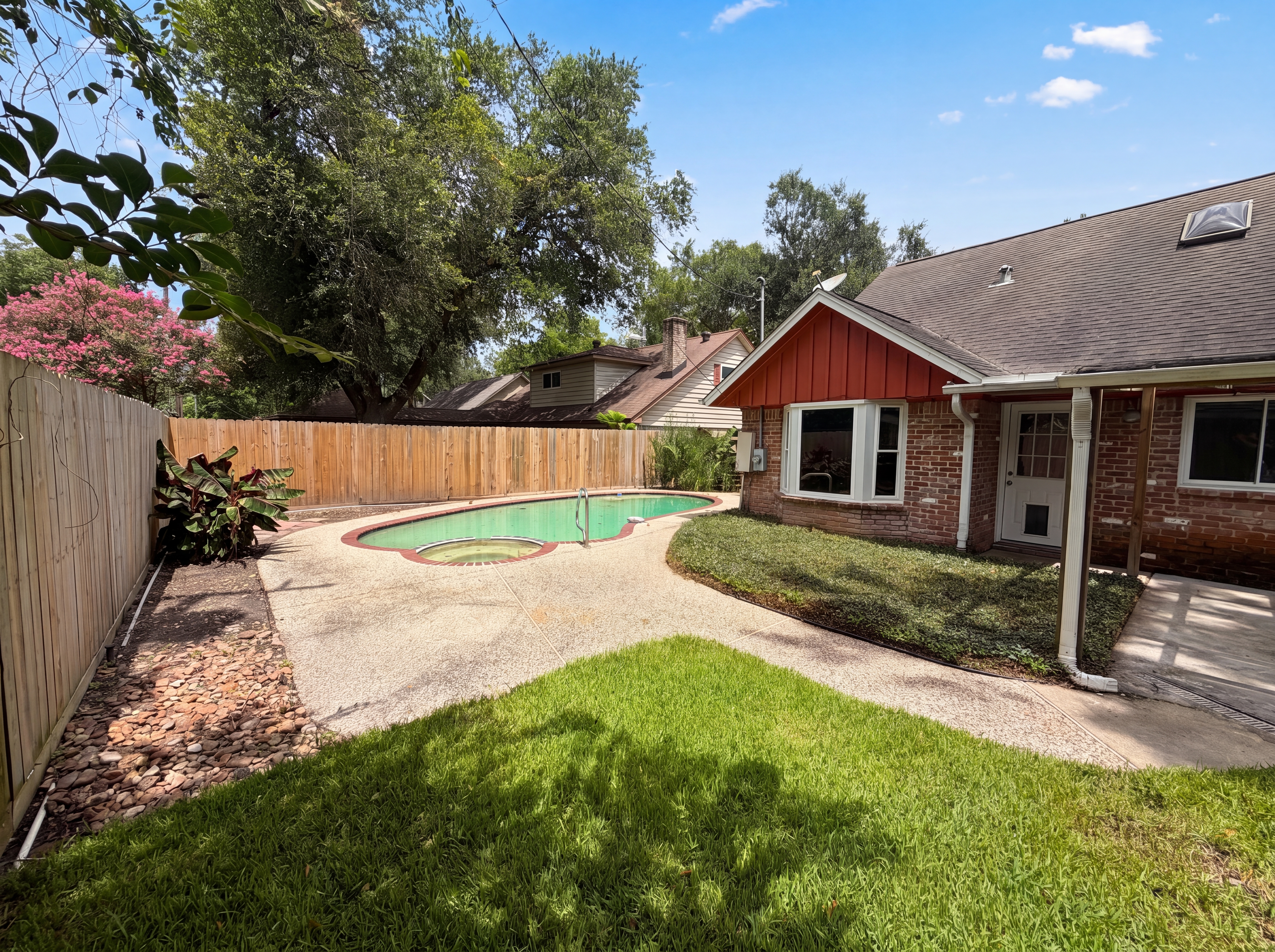 Photo 20 of 23 of 5116 E Bayou Dr, Dickinson, TX
