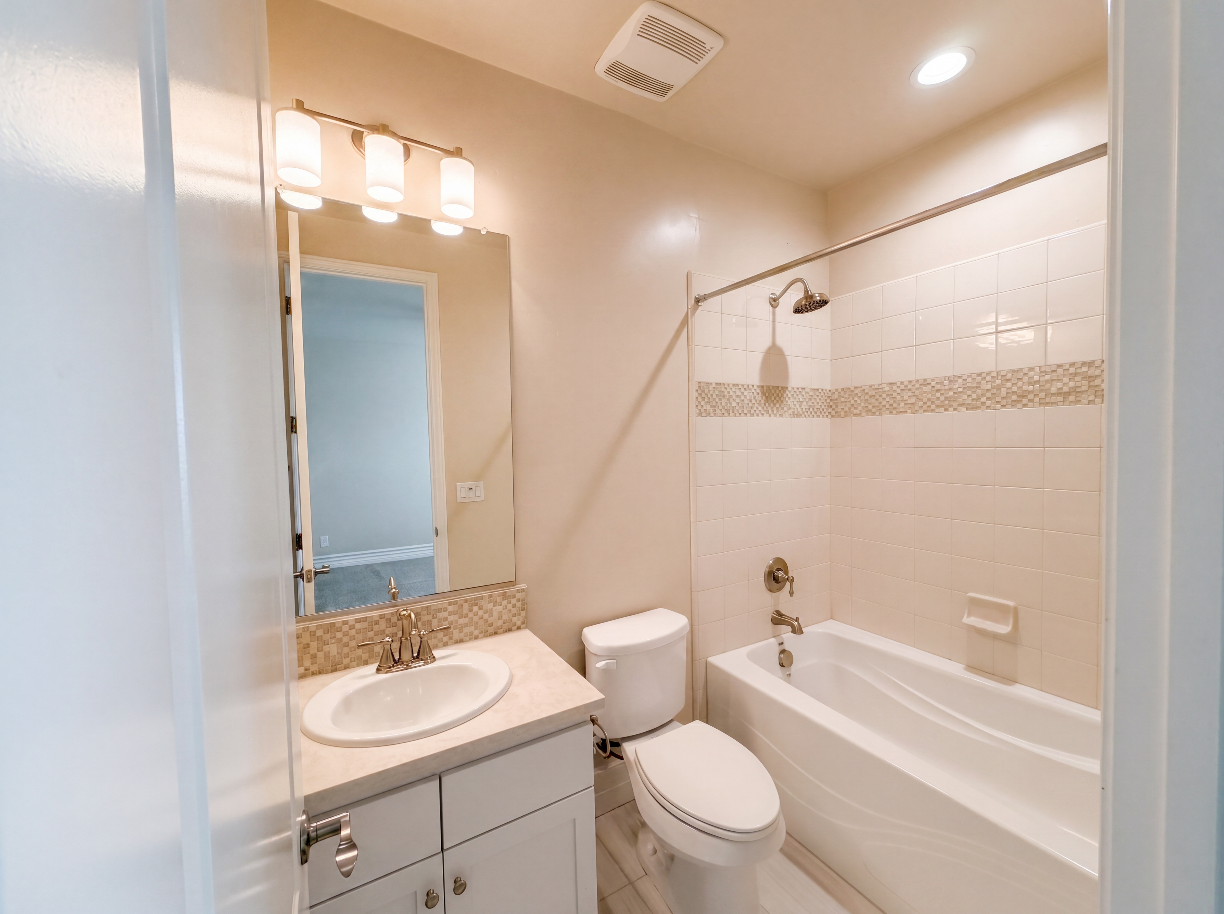 Photo 29 of 36 of 5601 Lakepointe Dr, Rocklin, CA