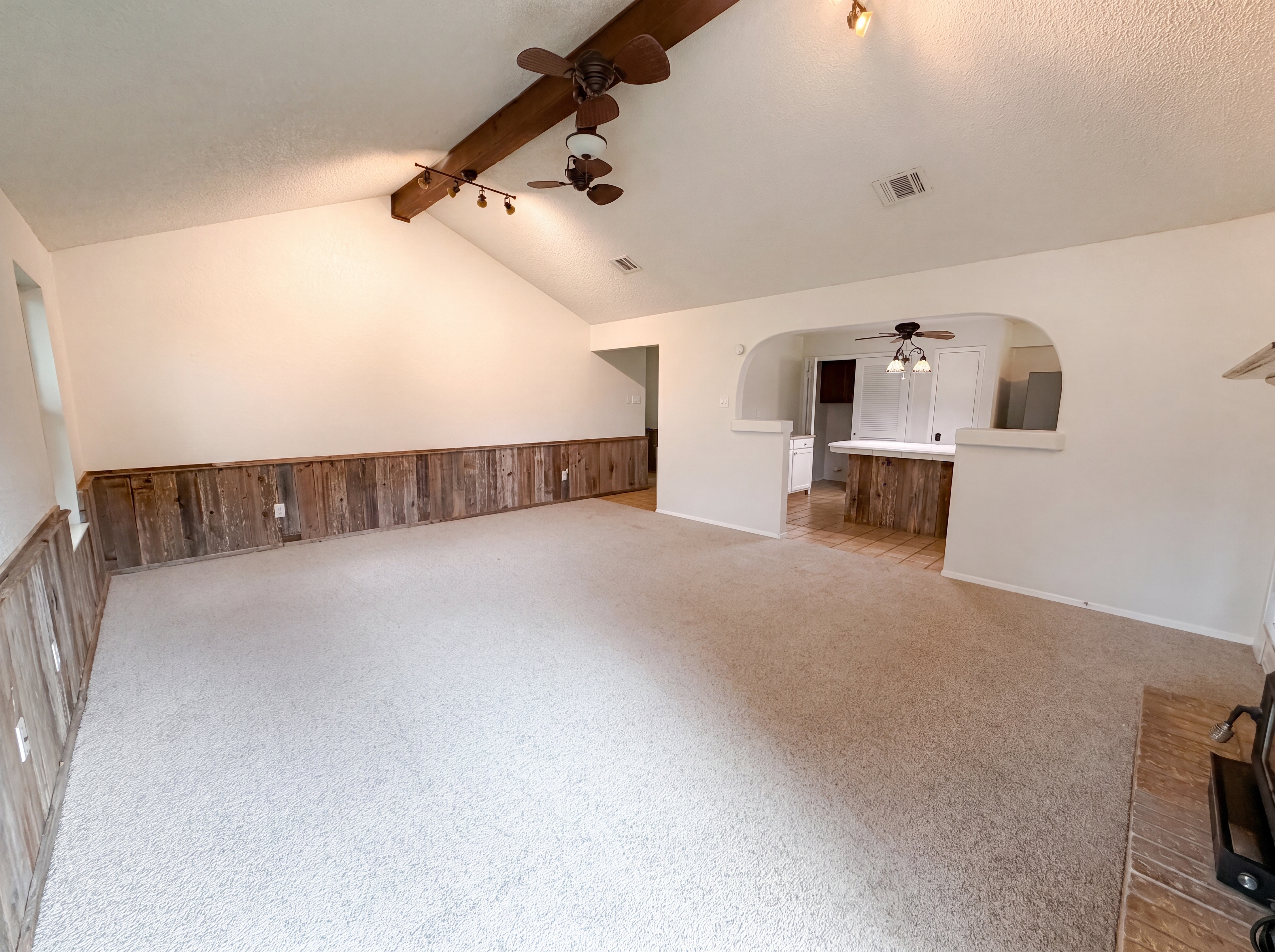 Photo 7 of 16 of 208 Dakota Dr, Hewitt, TX