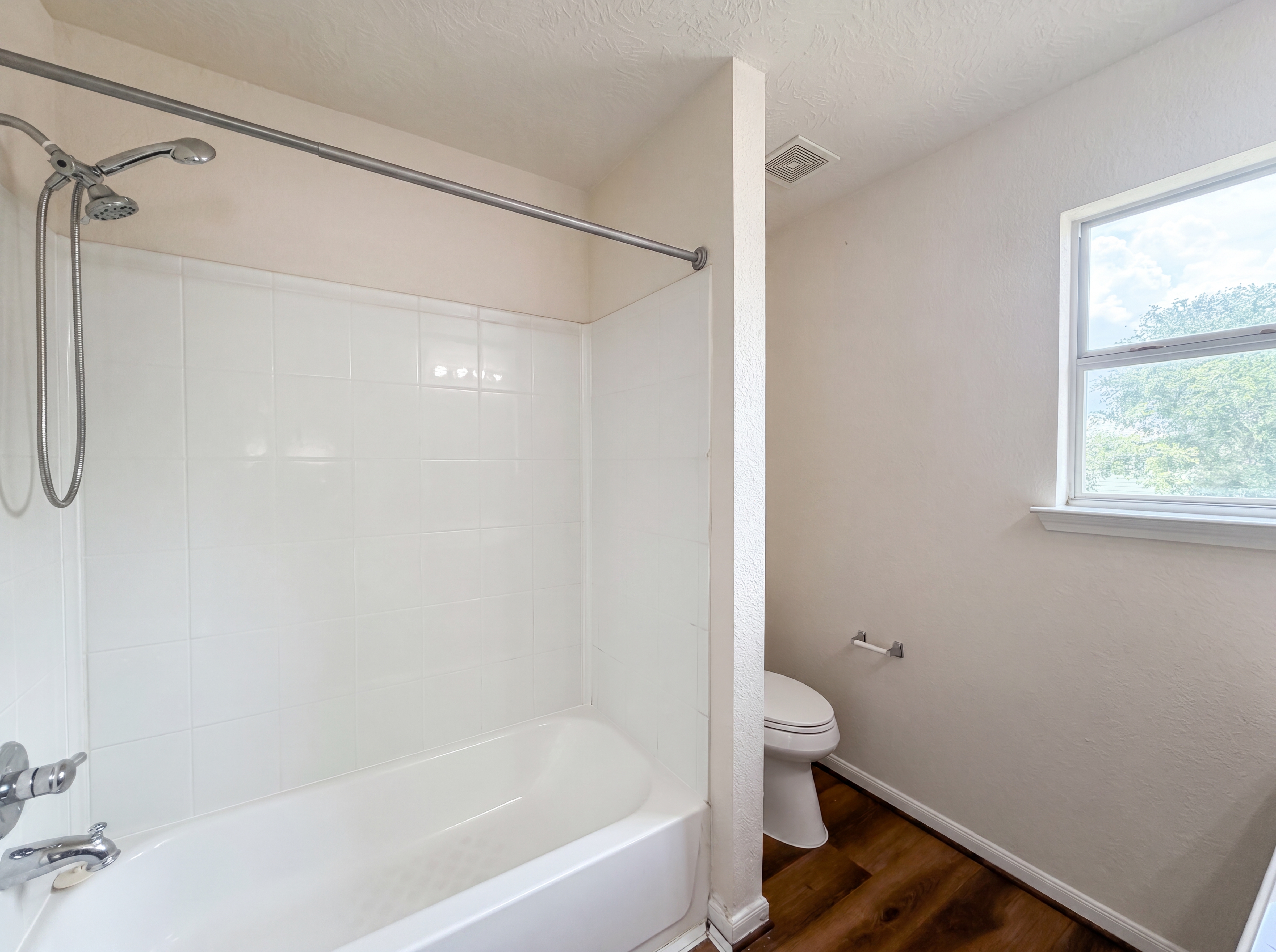 Photo 13 of 19 of 2627 Skyview Trace Ct, Houston, TX
