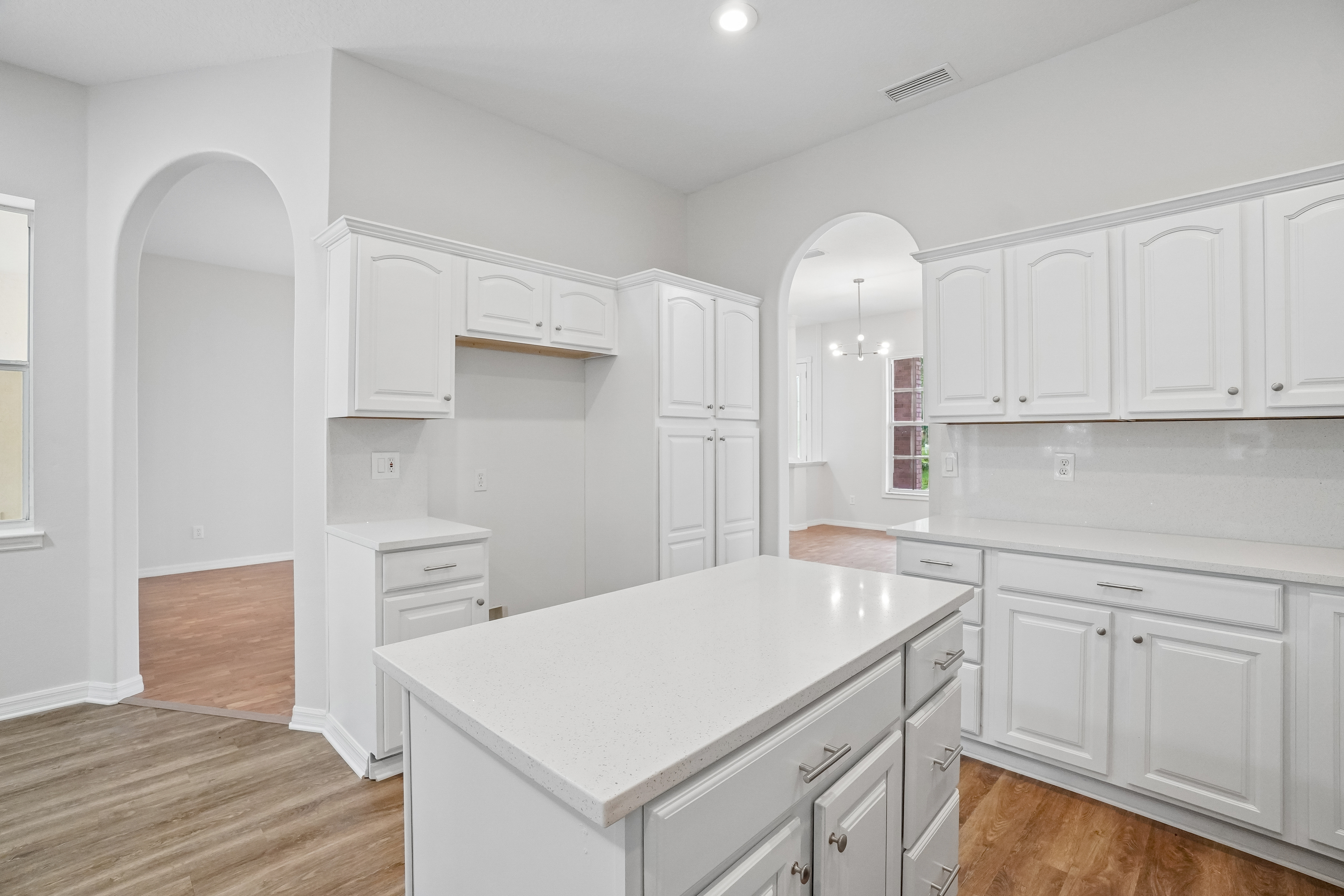 Photo 15 of 35 of 17718 Crystal Cove Pl, Lutz, FL