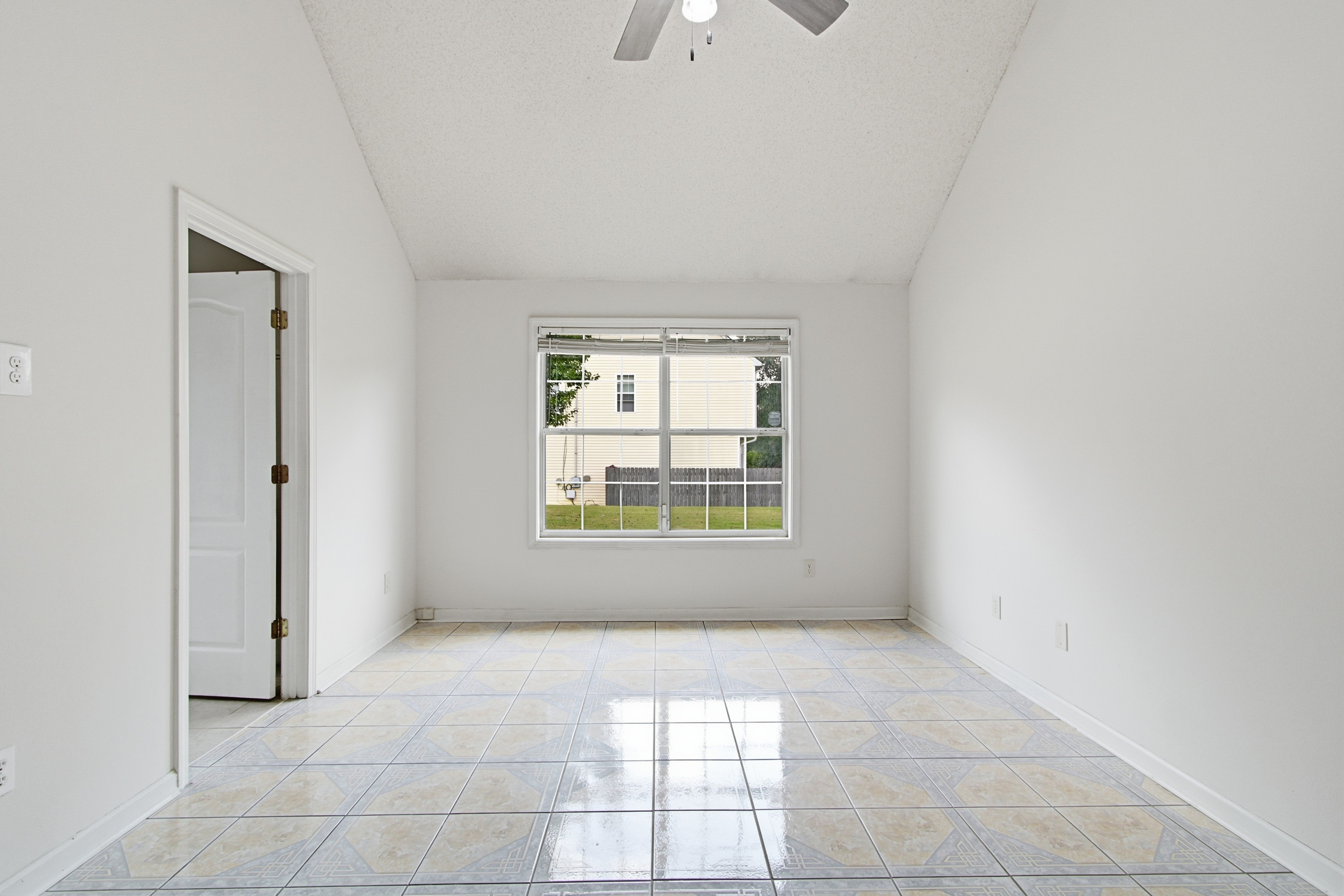 Photo 14 of 31 of 3708 Walnut Creek Way, Lithonia, GA