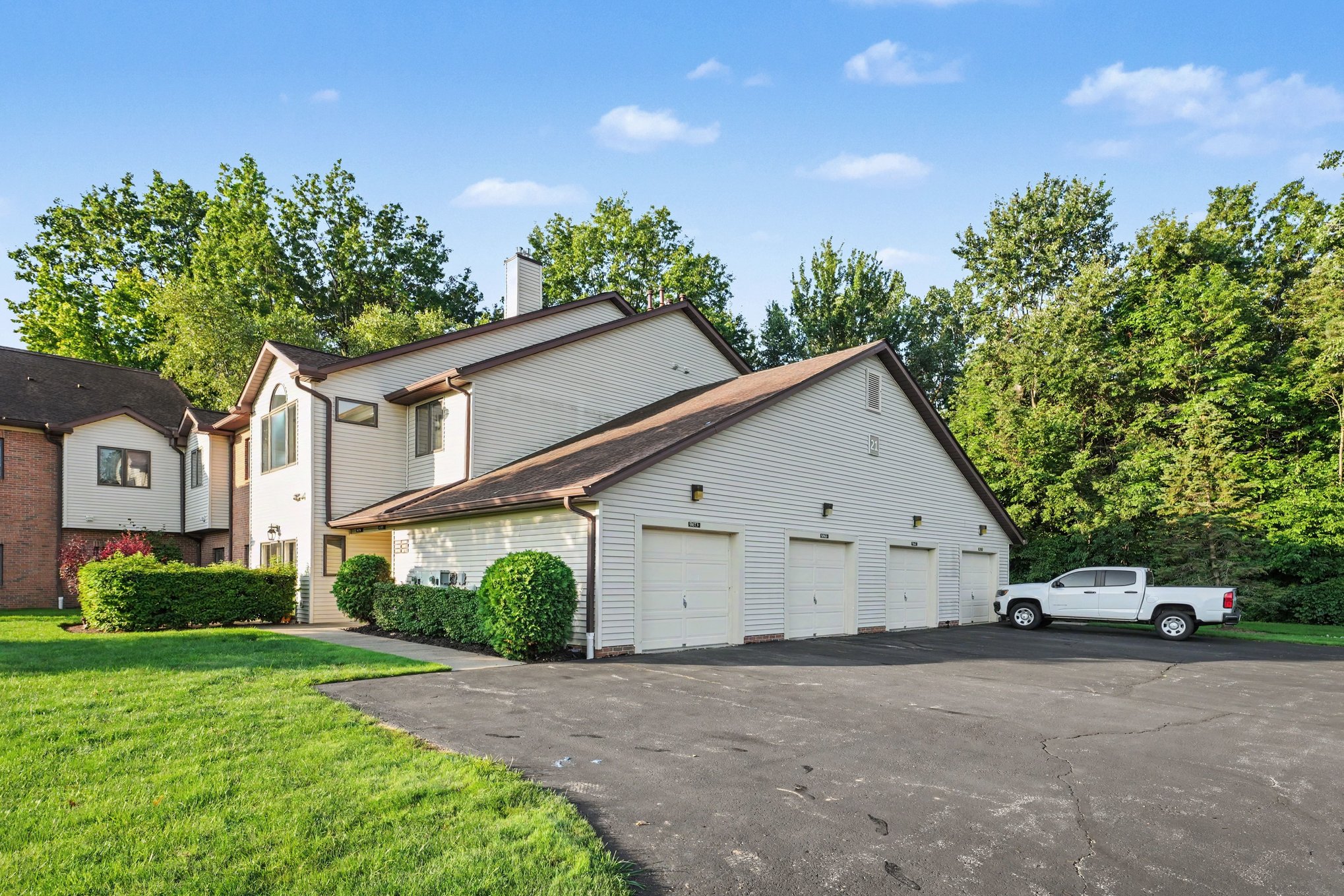 Photo 5 of 31 of 9673 Sylvan Ln, Concord Township, OH
