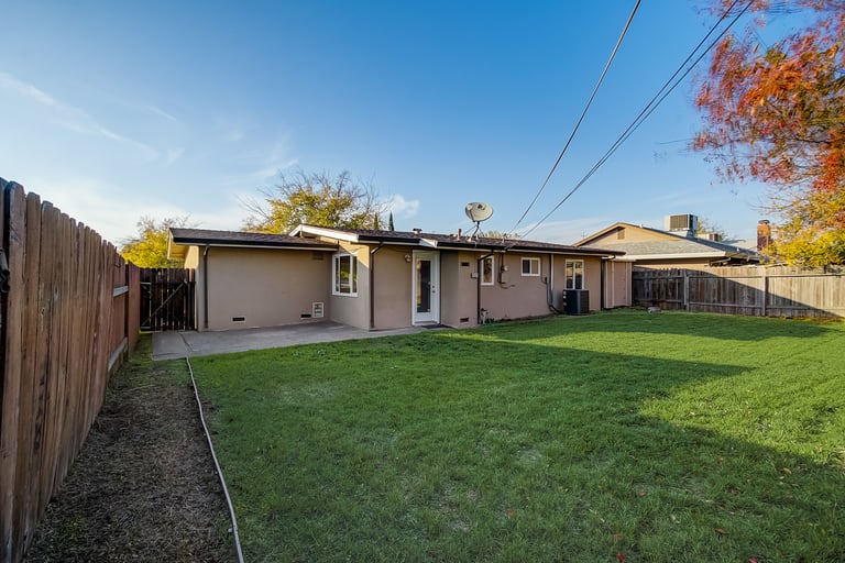 Photo 9 of 26 - 3660 Buhler Way, North Highlands, CA 95660